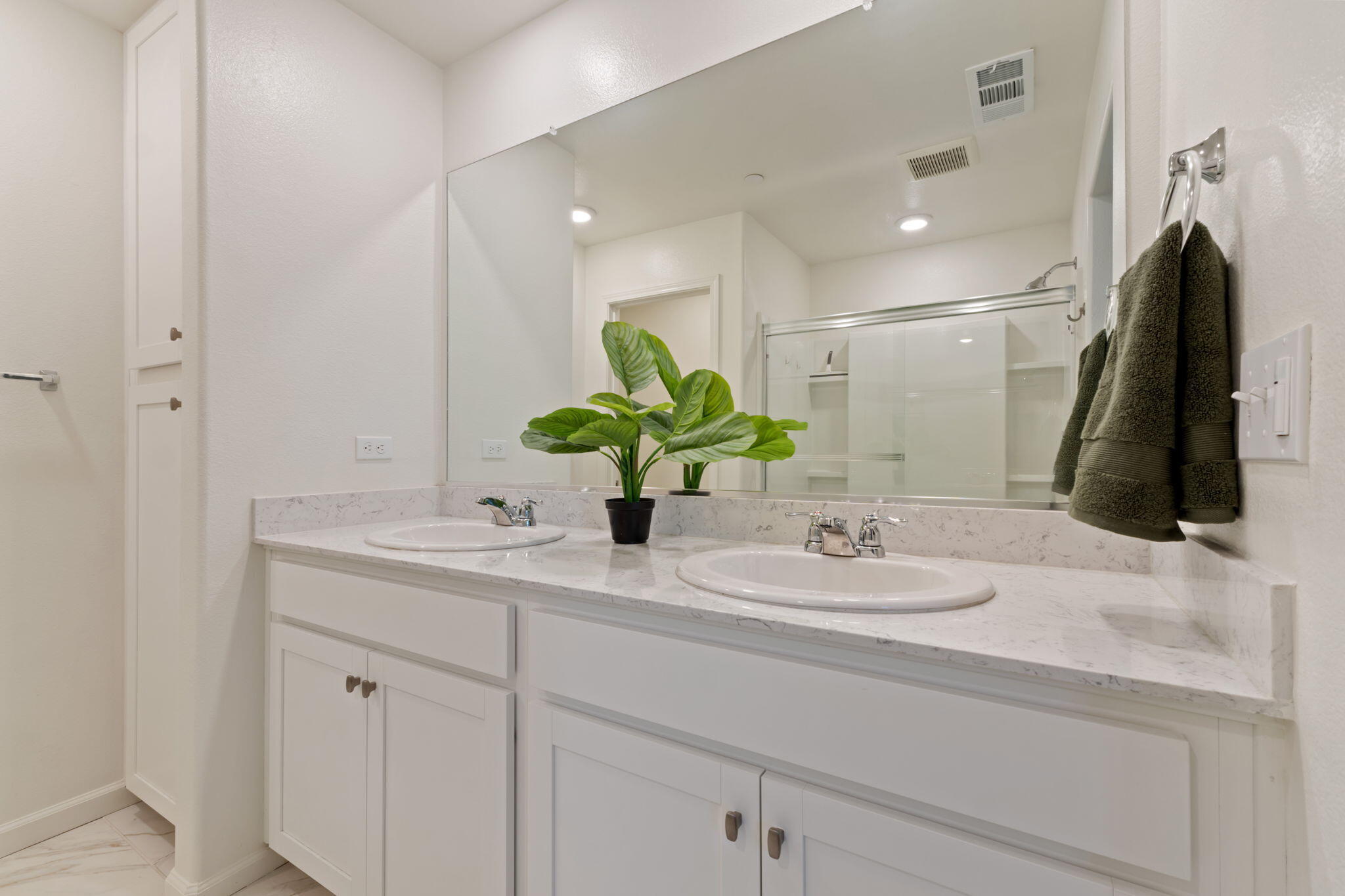 2233 S Aubree St, Visalia, CA 93292