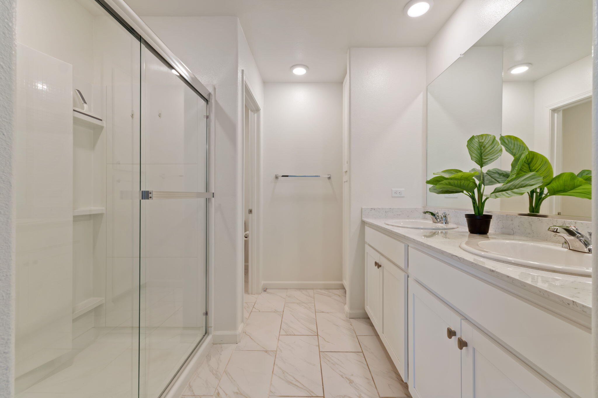 2233 S Aubree St, Visalia, CA 93292