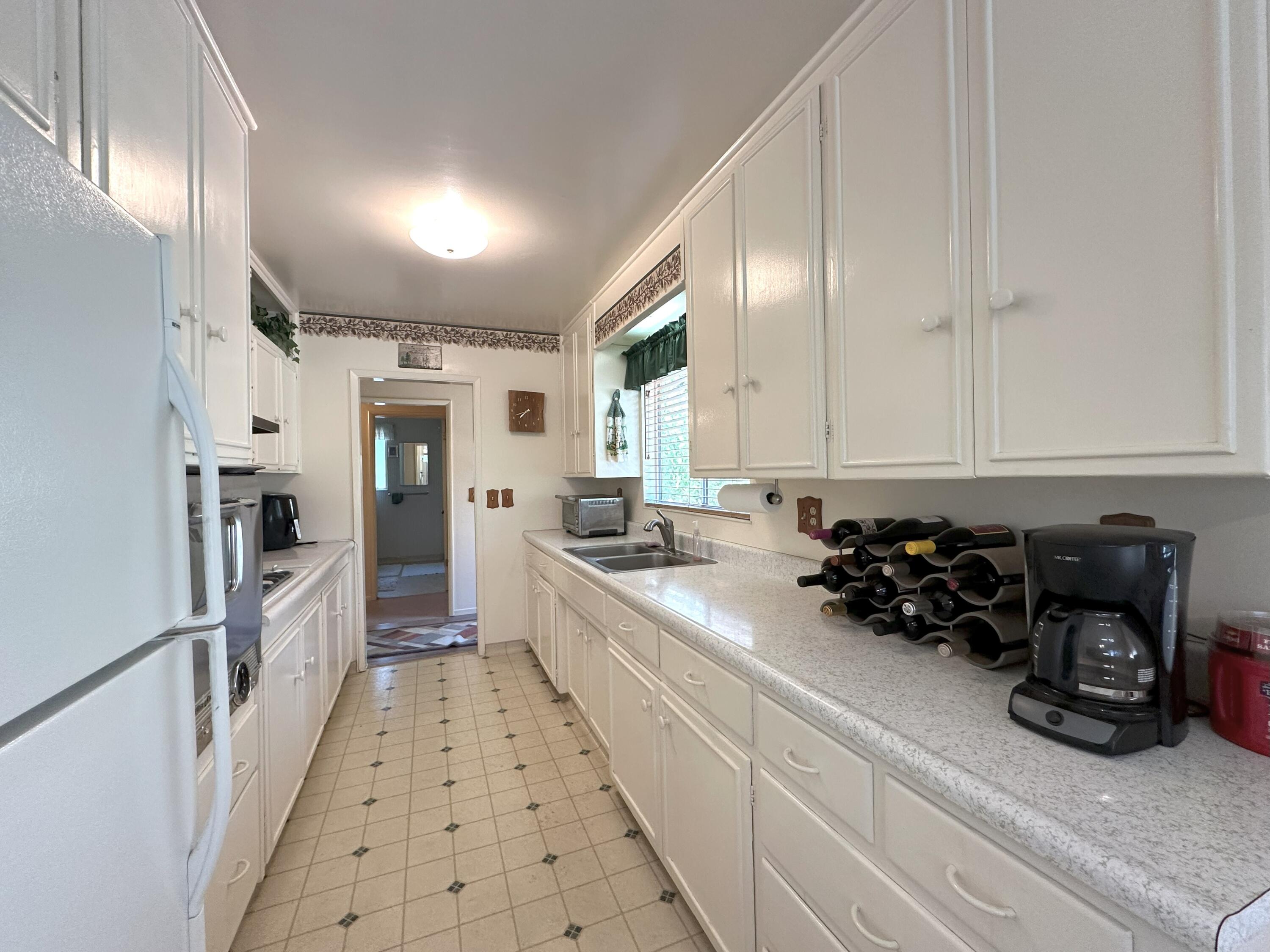 44971 Pine Flat Dr, California Hot Springs, CA 93207