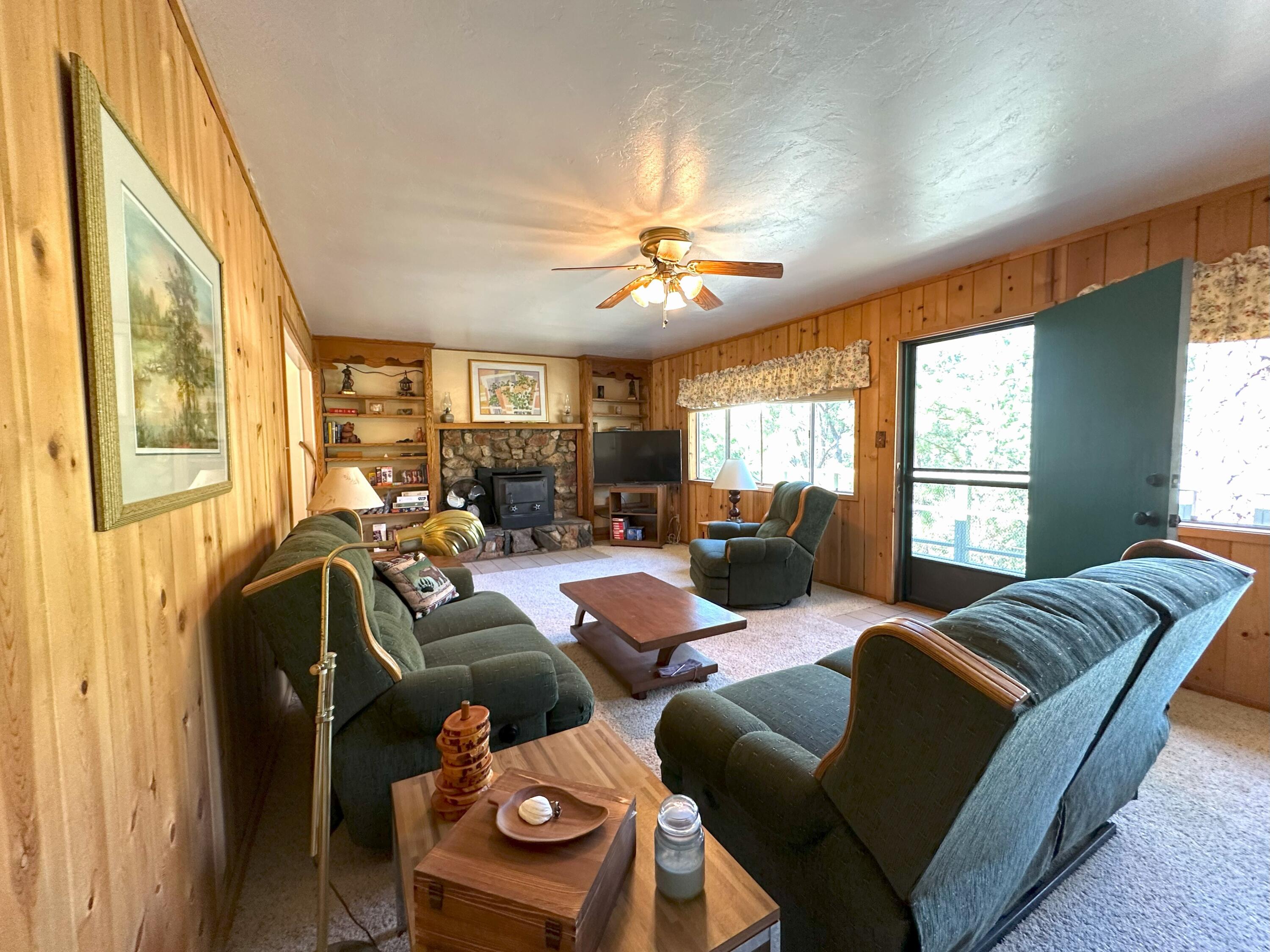 44971 Pine Flat Dr, California Hot Springs, CA 93207