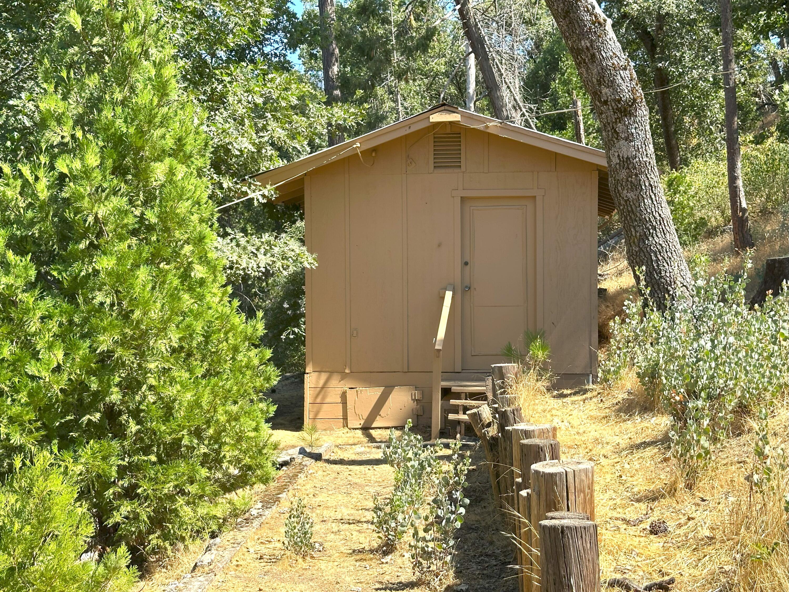 44971 Pine Flat Dr, California Hot Springs, CA 93207