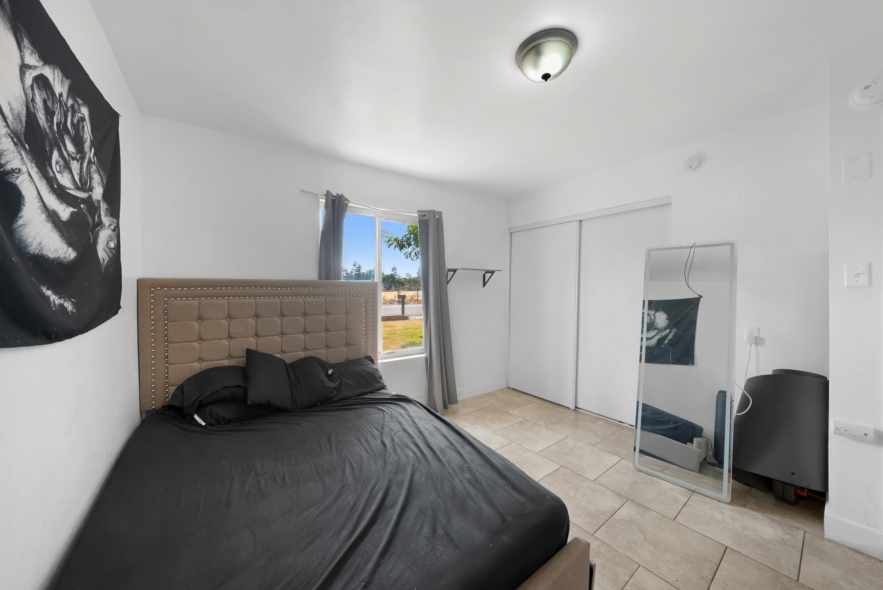 1061 Laurel Ave, Lindsay, CA 93247