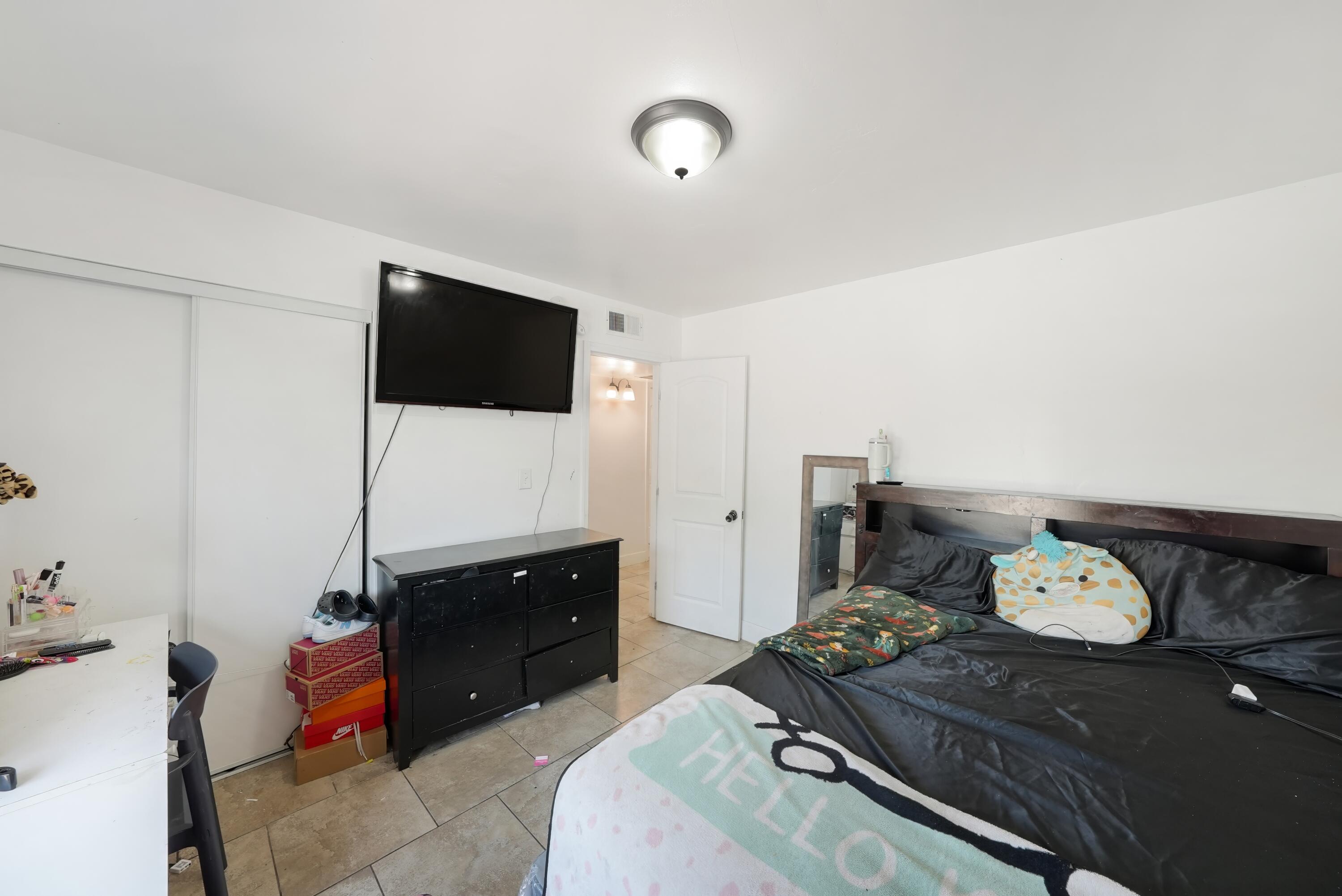 1061 Laurel Ave, Lindsay, CA 93247