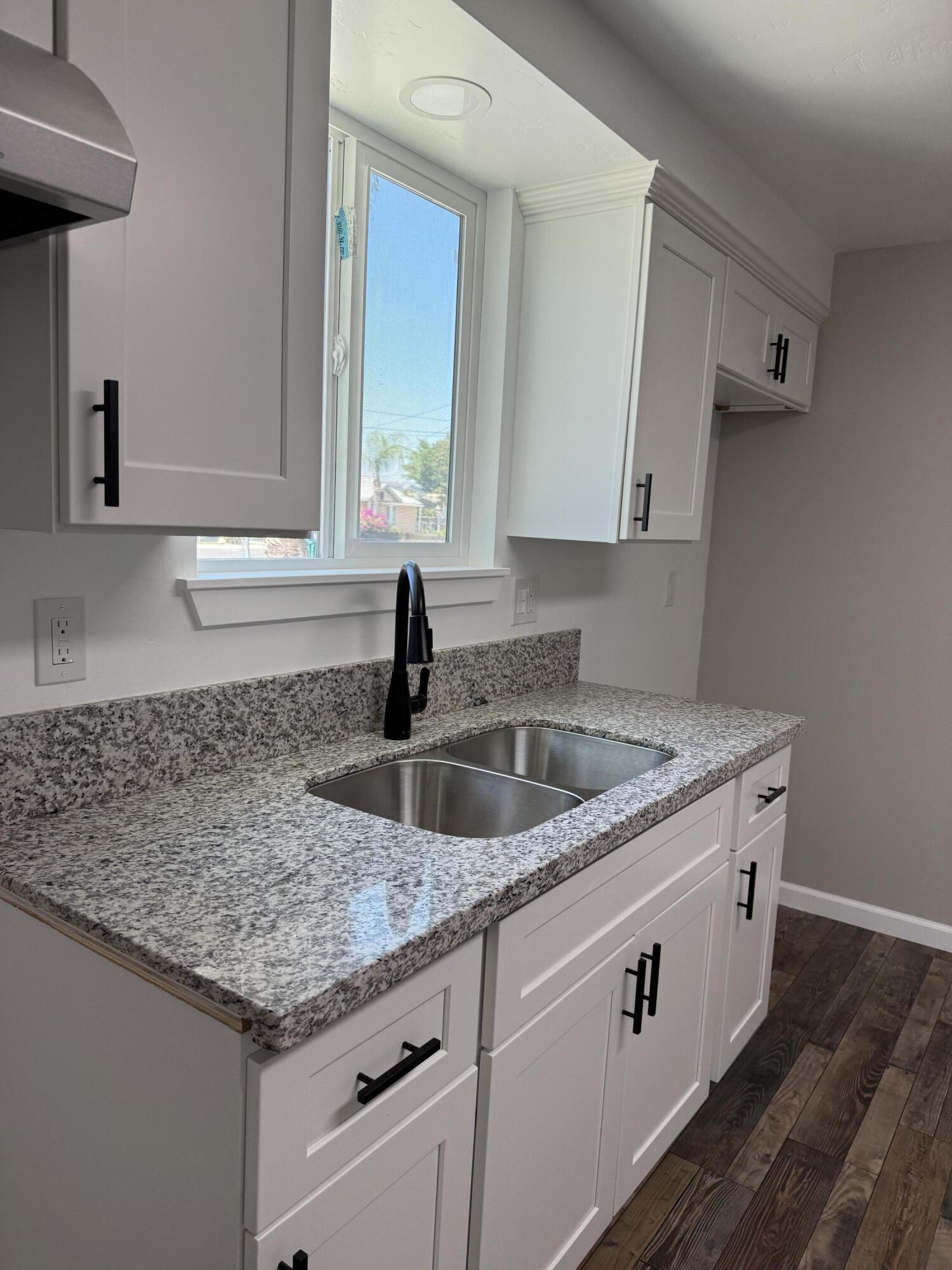 1262 Tomah Ave, Porterville, CA 93257