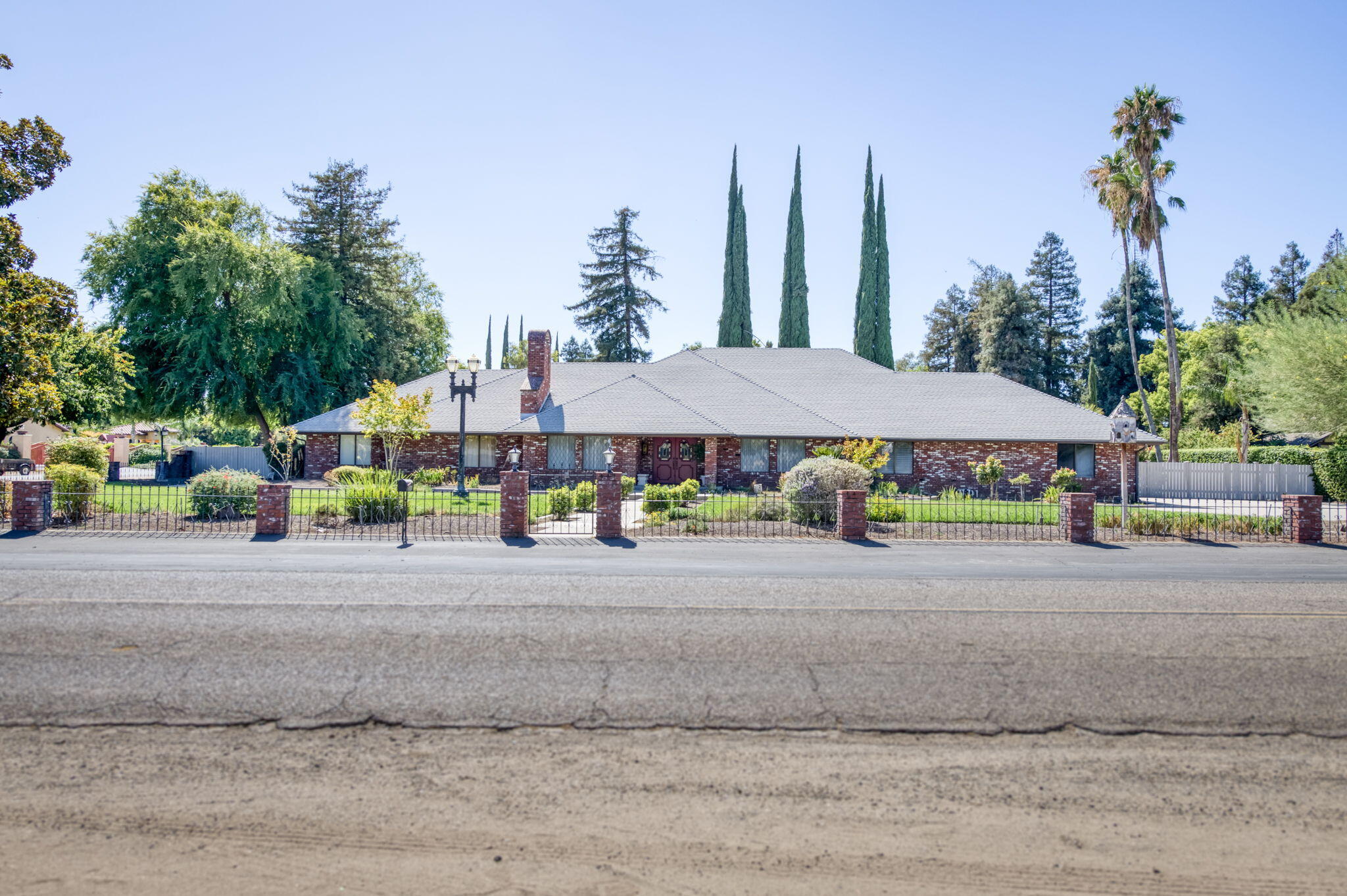 541 N De Wolf Ave, Fresno, CA 93737