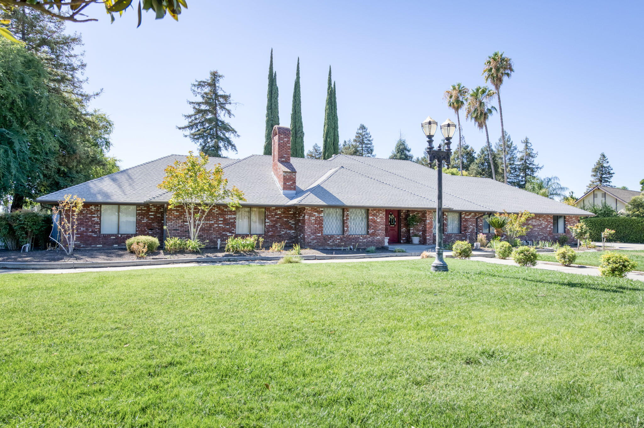 541 N De Wolf Ave, Fresno, CA 93737