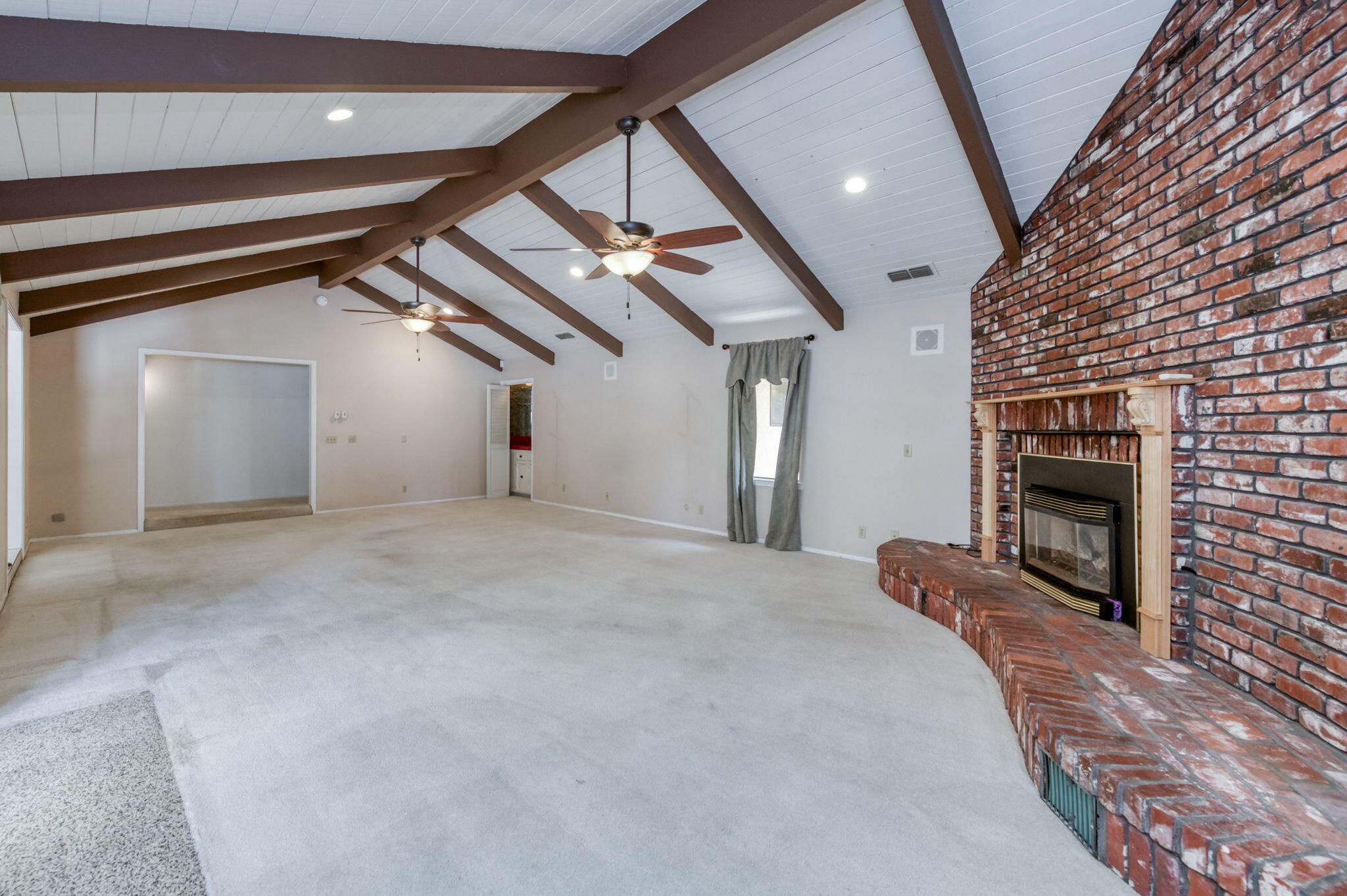 541 N De Wolf Ave, Fresno, CA 93737