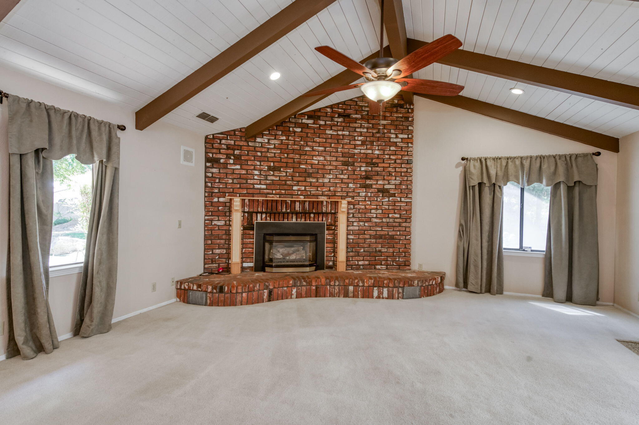 541 N De Wolf Ave, Fresno, CA 93737