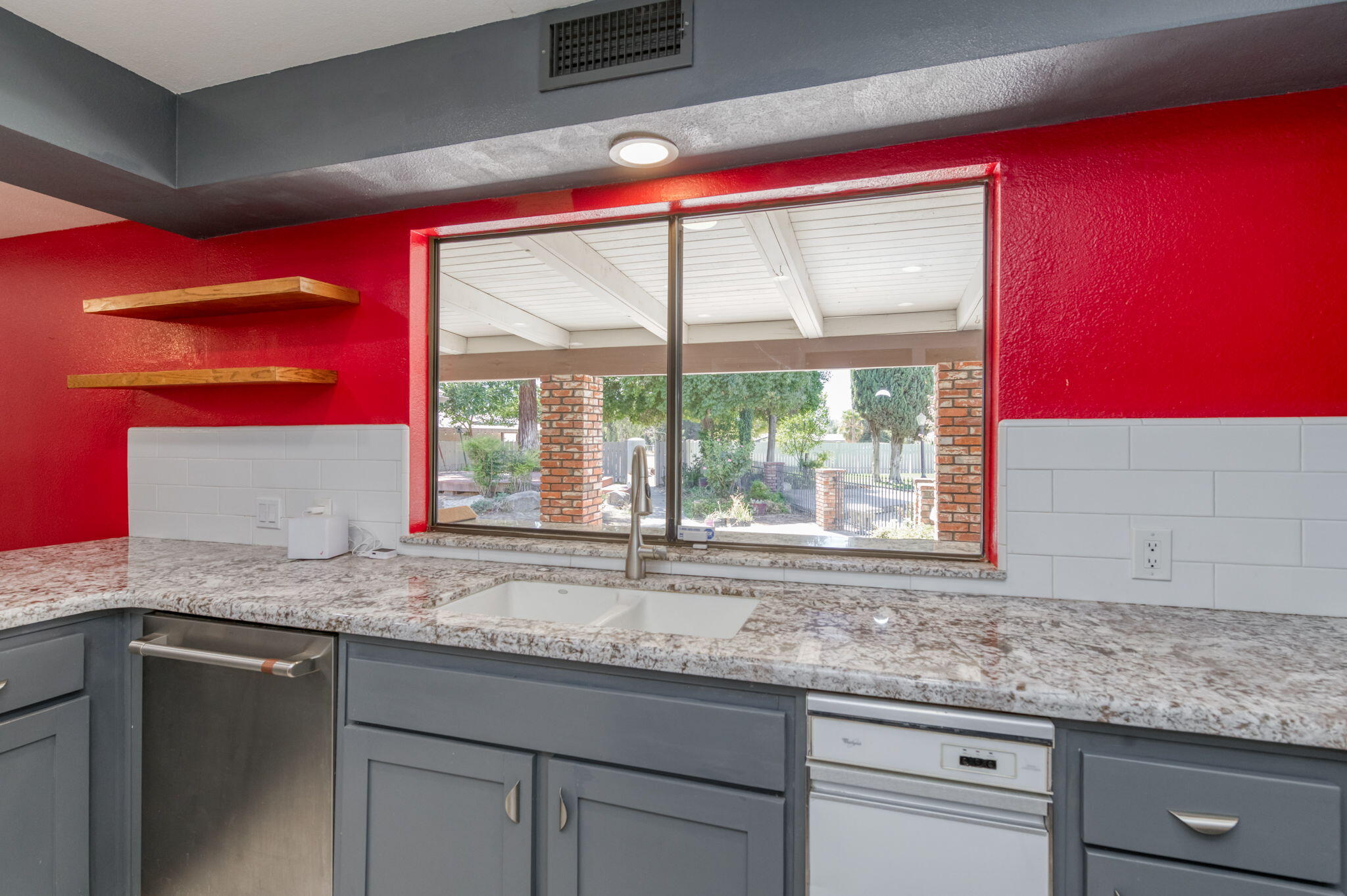 541 N De Wolf Ave, Fresno, CA 93737