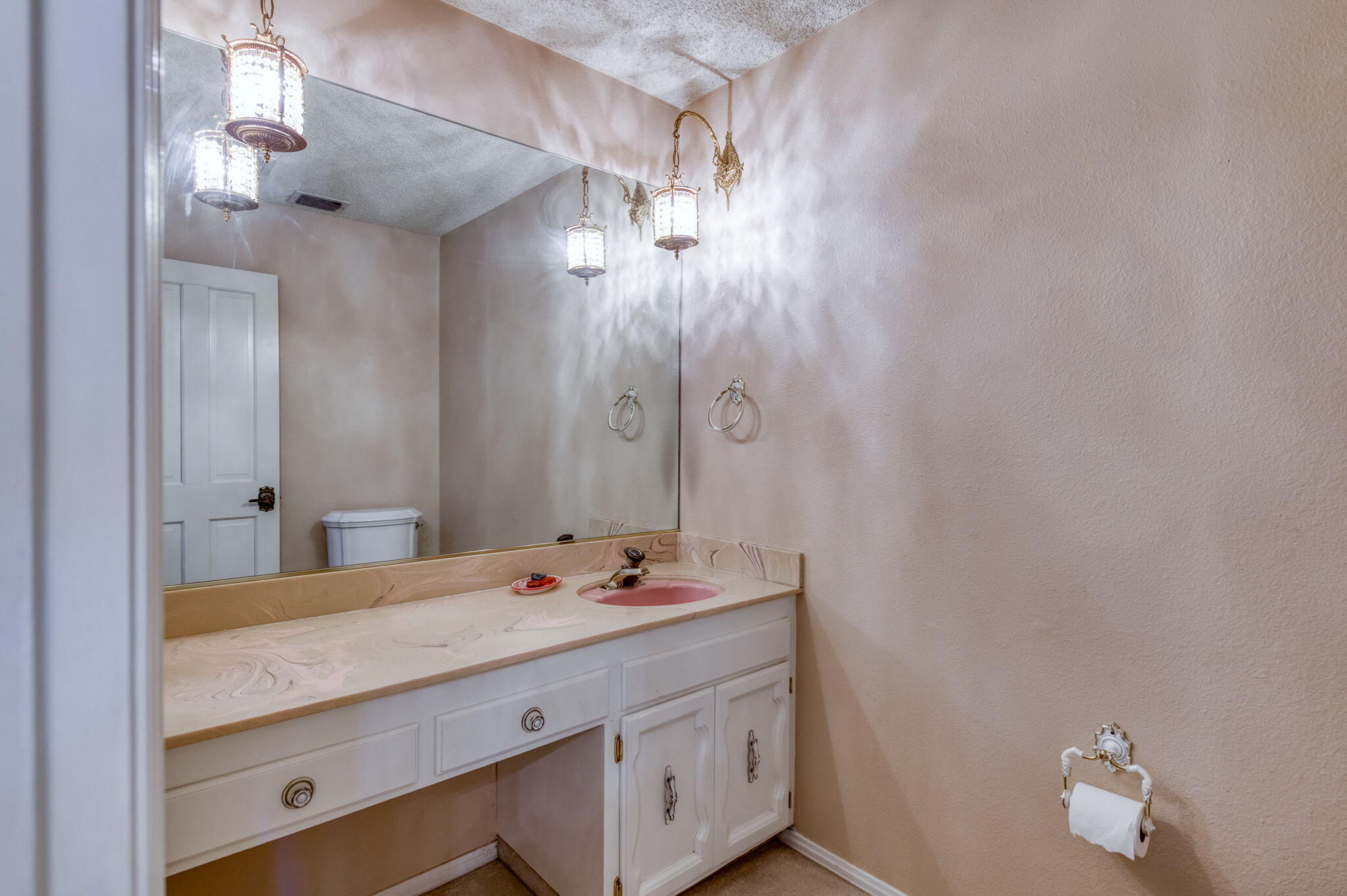 541 N De Wolf Ave, Fresno, CA 93737