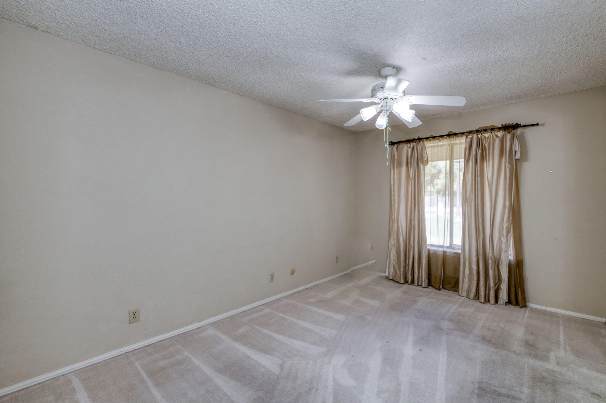 541 N De Wolf Ave, Fresno, CA 93737