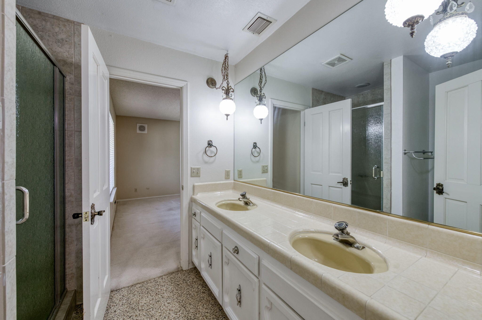 541 N De Wolf Ave, Fresno, CA 93737