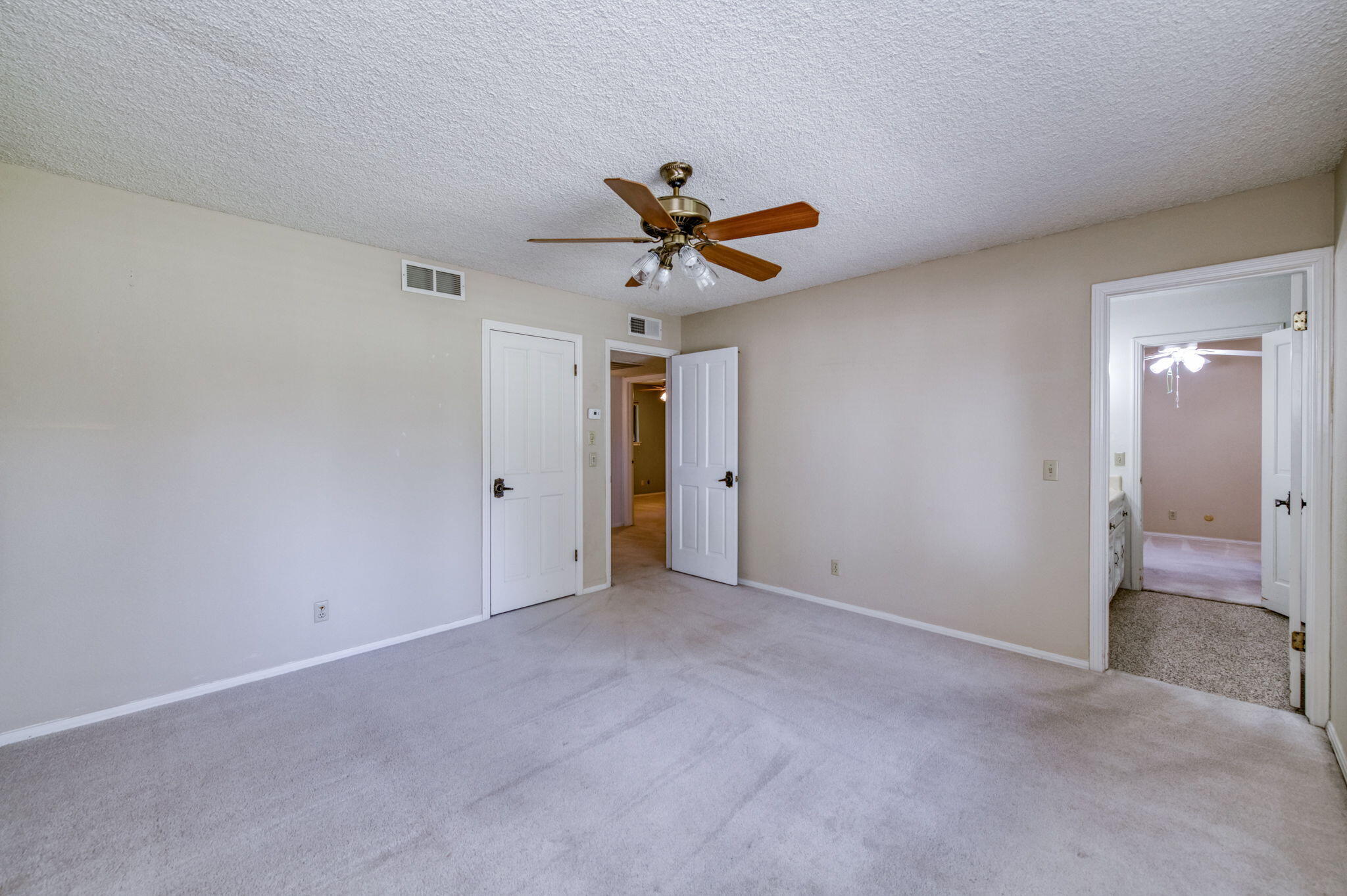 541 N De Wolf Ave, Fresno, CA 93737