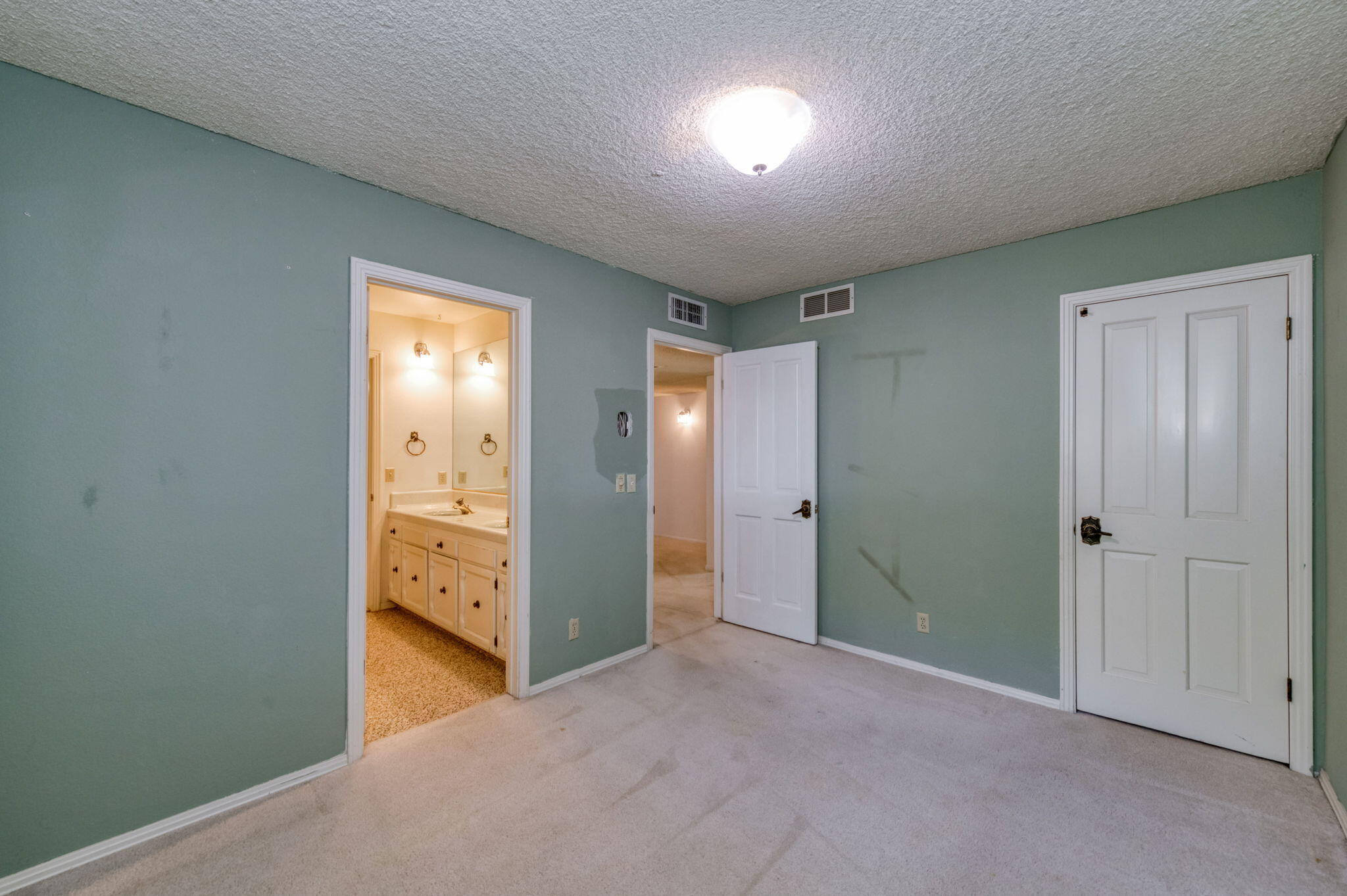 541 N De Wolf Ave, Fresno, CA 93737