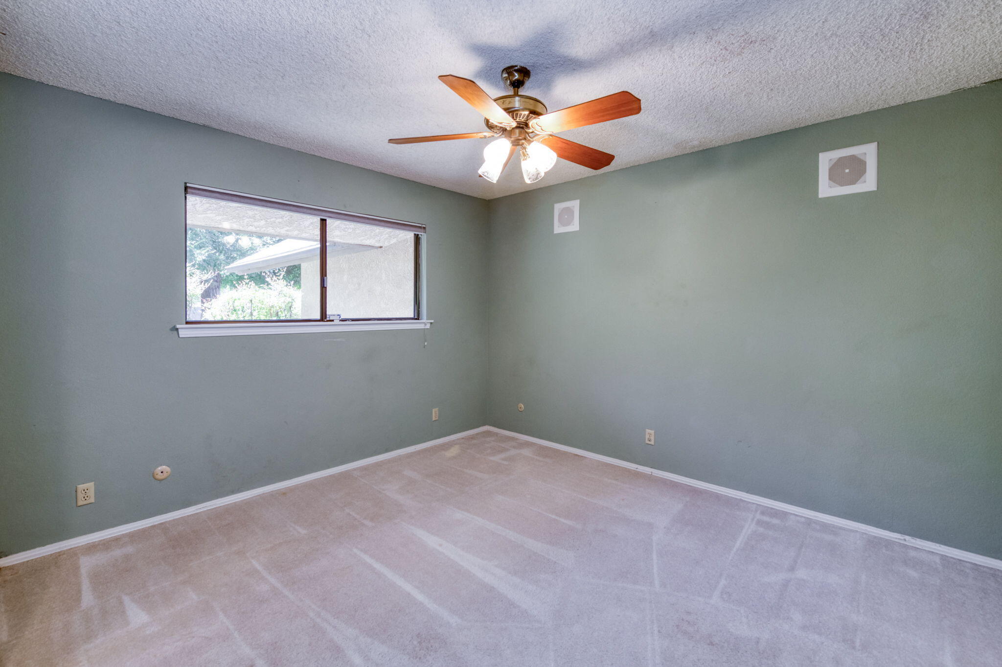 541 N De Wolf Ave, Fresno, CA 93737