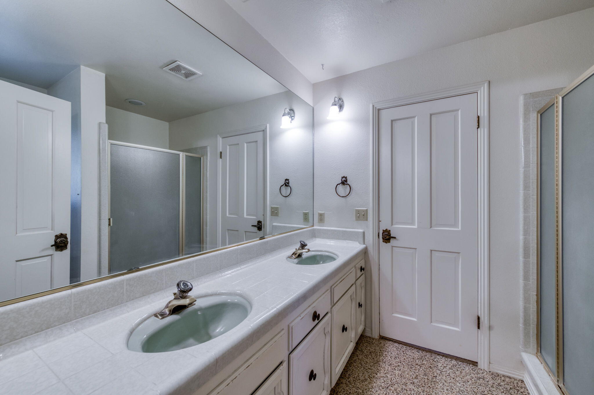 541 N De Wolf Ave, Fresno, CA 93737