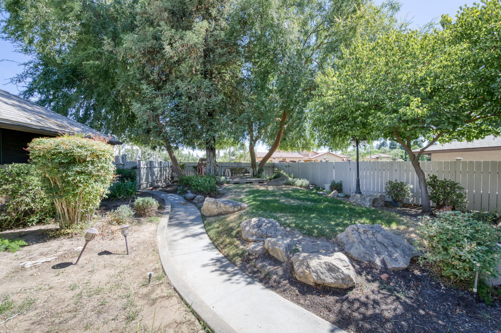 541 N De Wolf Ave, Fresno, CA 93737