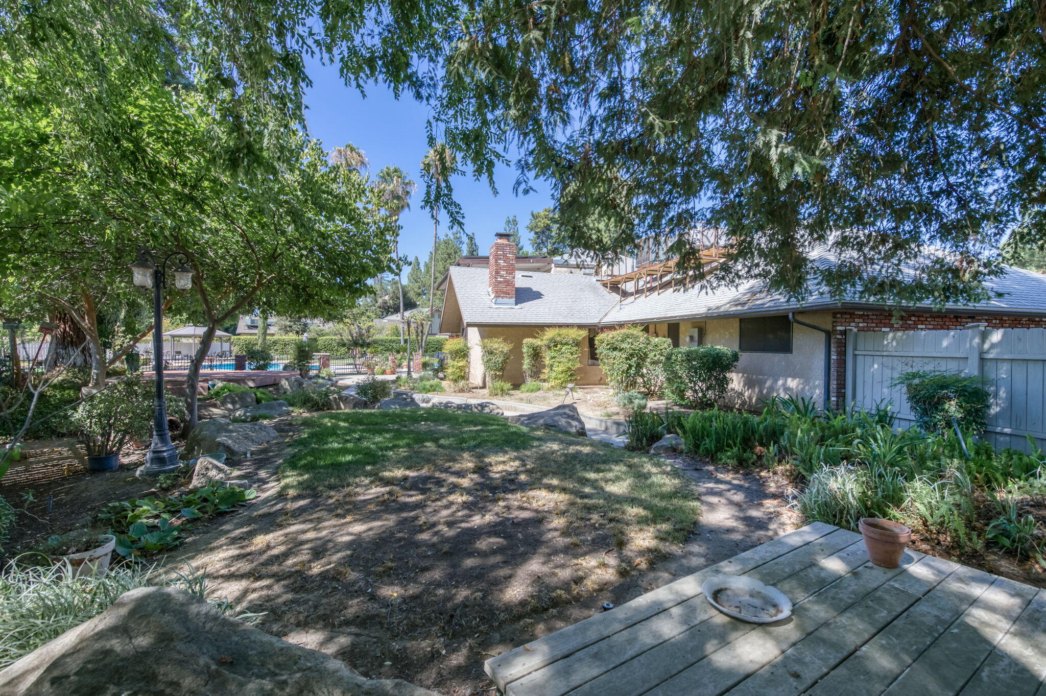 541 N De Wolf Ave, Fresno, CA 93737