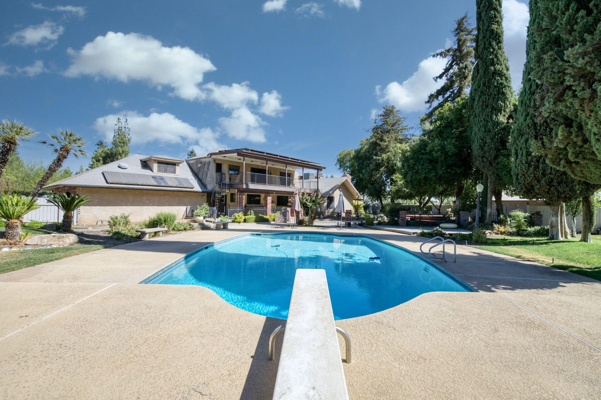 541 N De Wolf Ave, Fresno, CA 93737