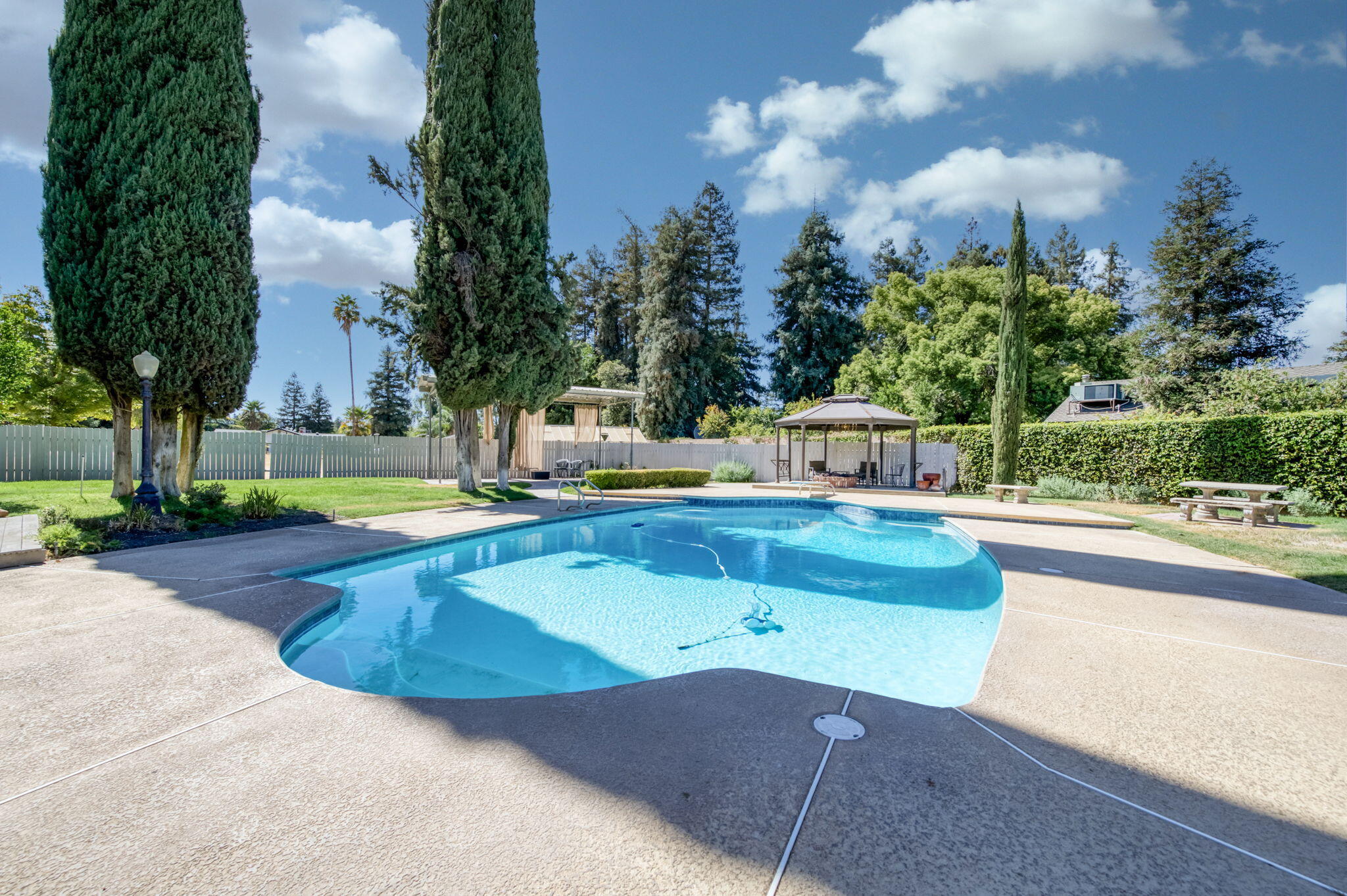 541 N De Wolf Ave, Fresno, CA 93737