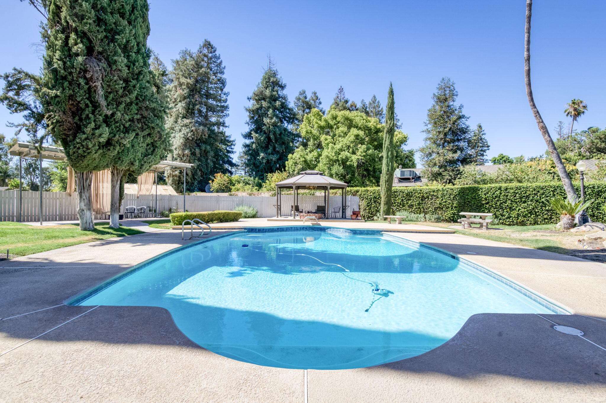 541 N De Wolf Ave, Fresno, CA 93737