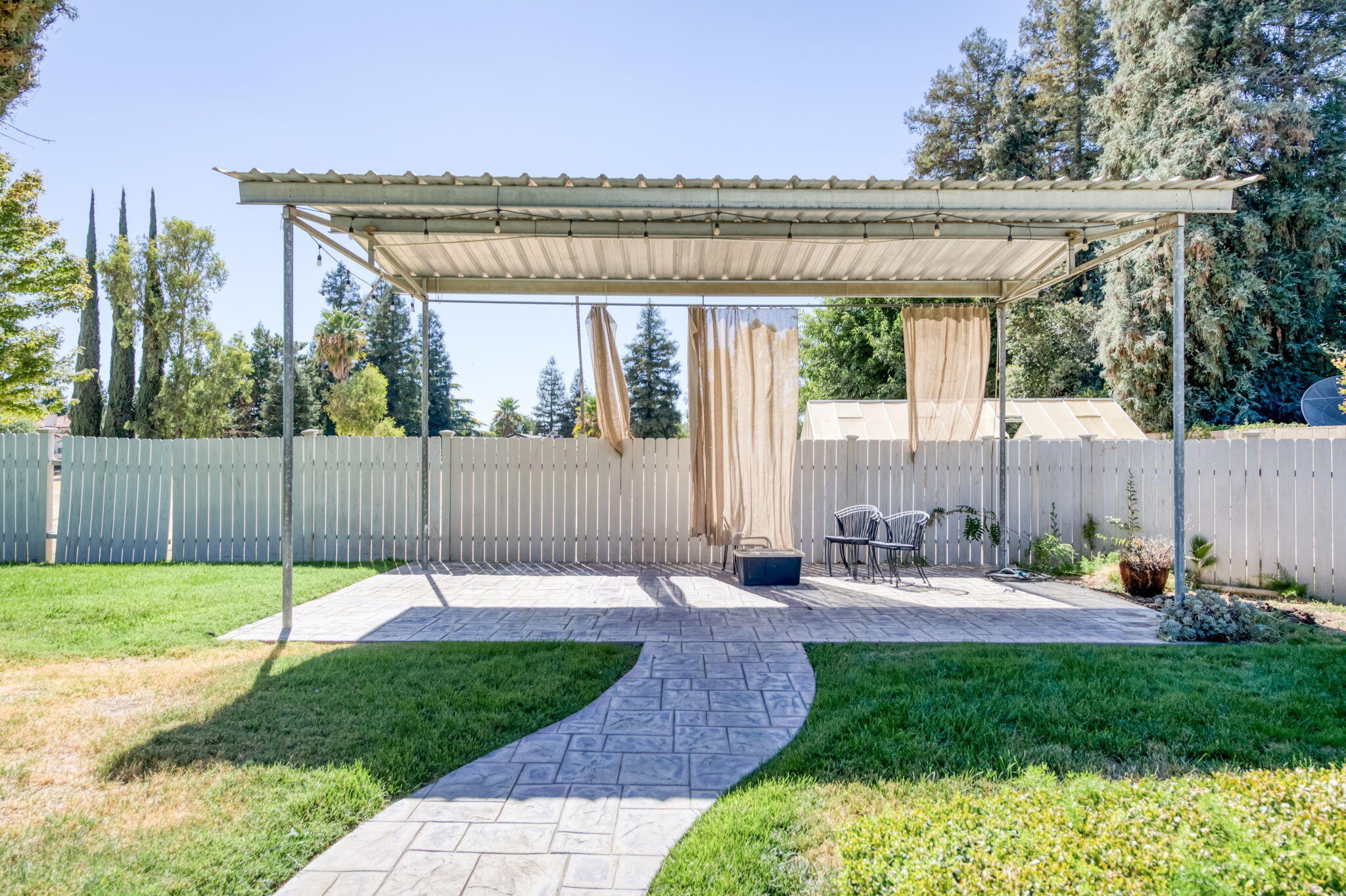 541 N De Wolf Ave, Fresno, CA 93737