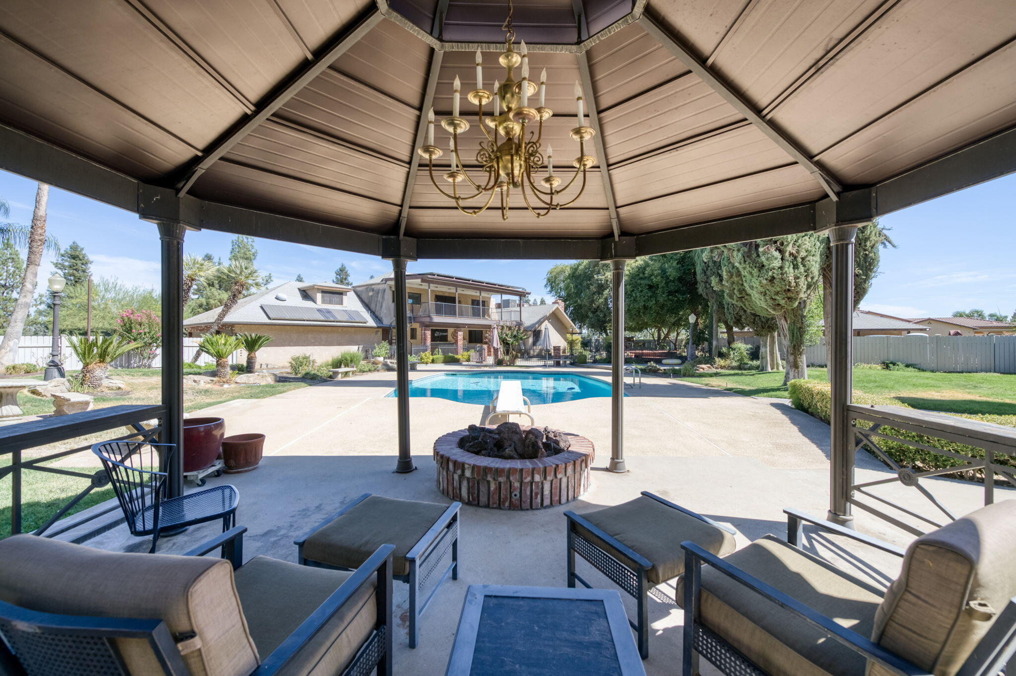 541 N De Wolf Ave, Fresno, CA 93737