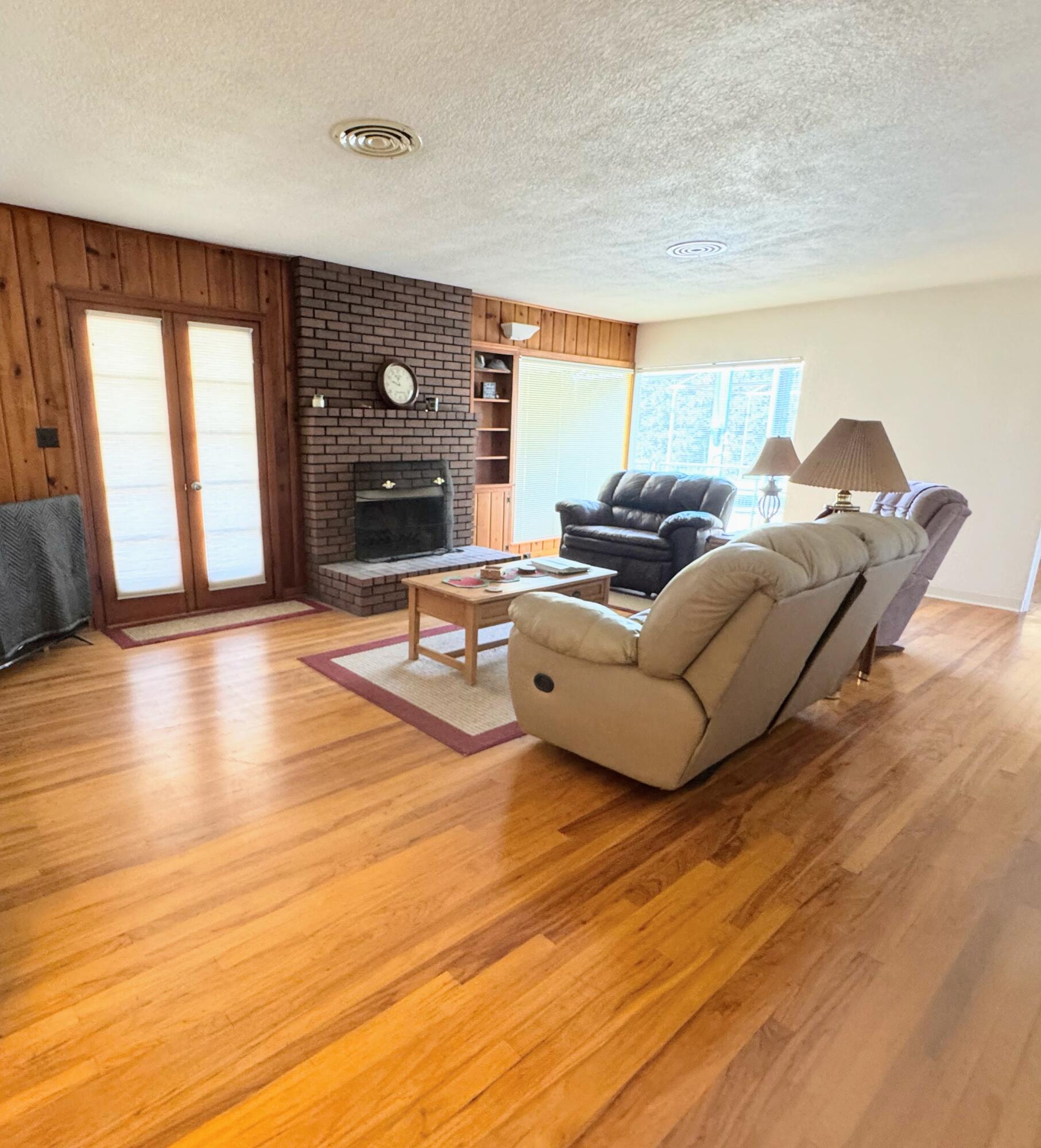 15061 Ave 288, Visalia, CA 93292