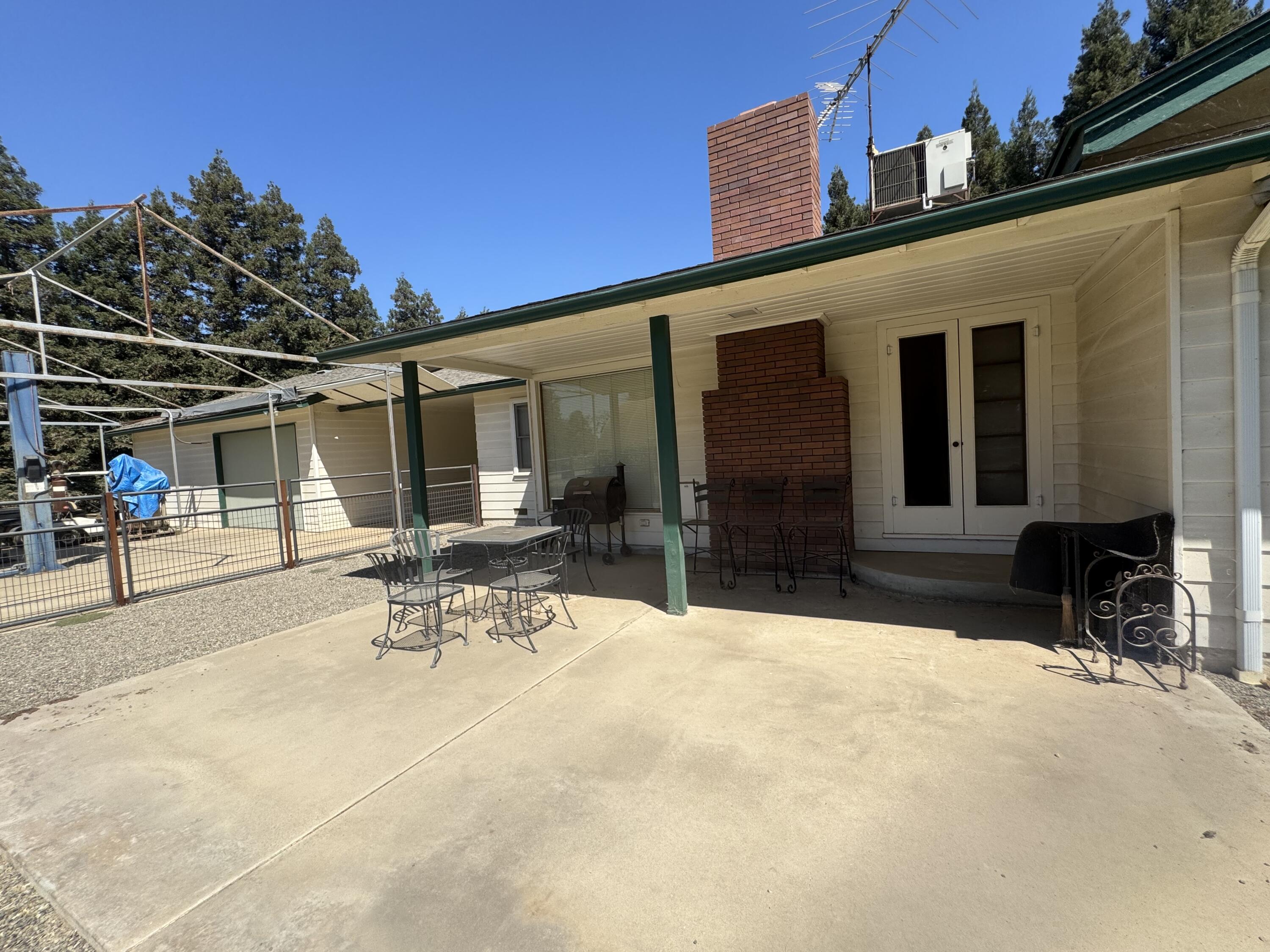 15061 Ave 288, Visalia, CA 93292