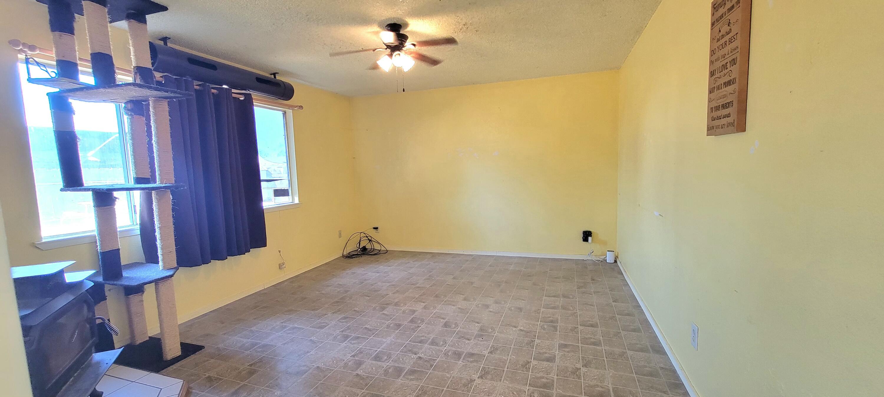 673 E Lakeview Ave, Woodlake, CA 93286