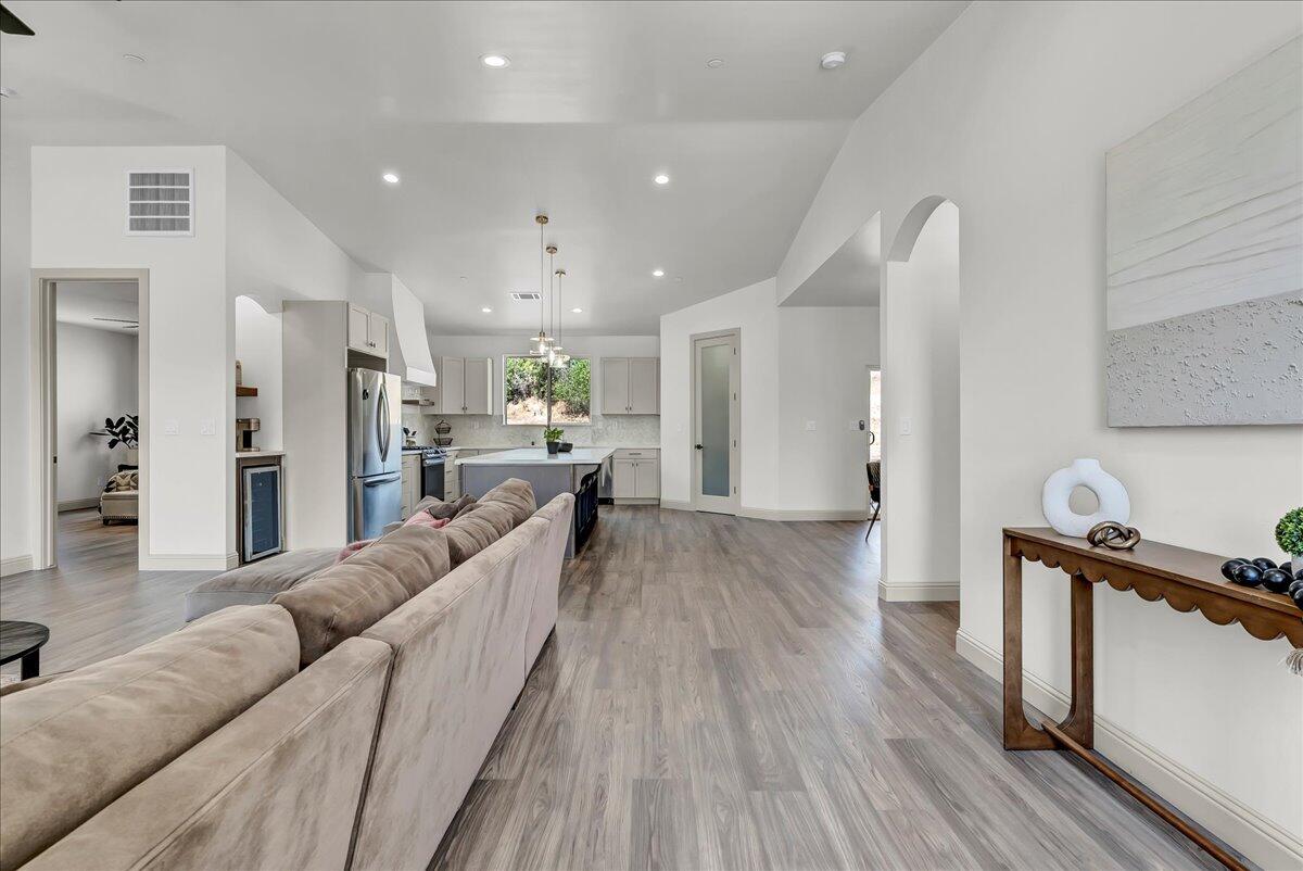 32588 Greene Dr, Springville, CA 93265