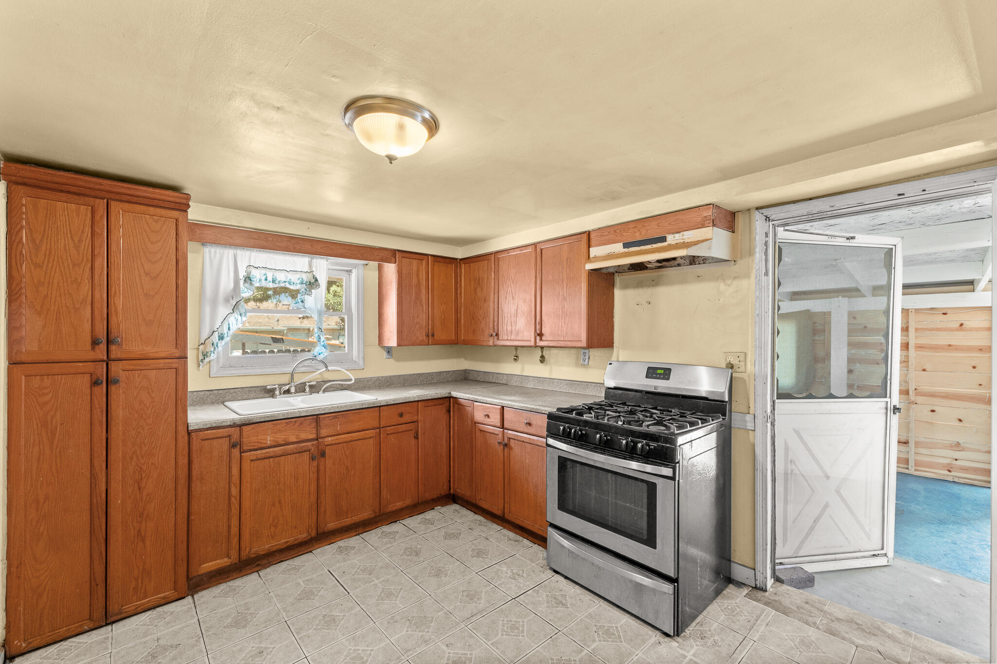 15630 Seville Ave, Visalia, CA 93292