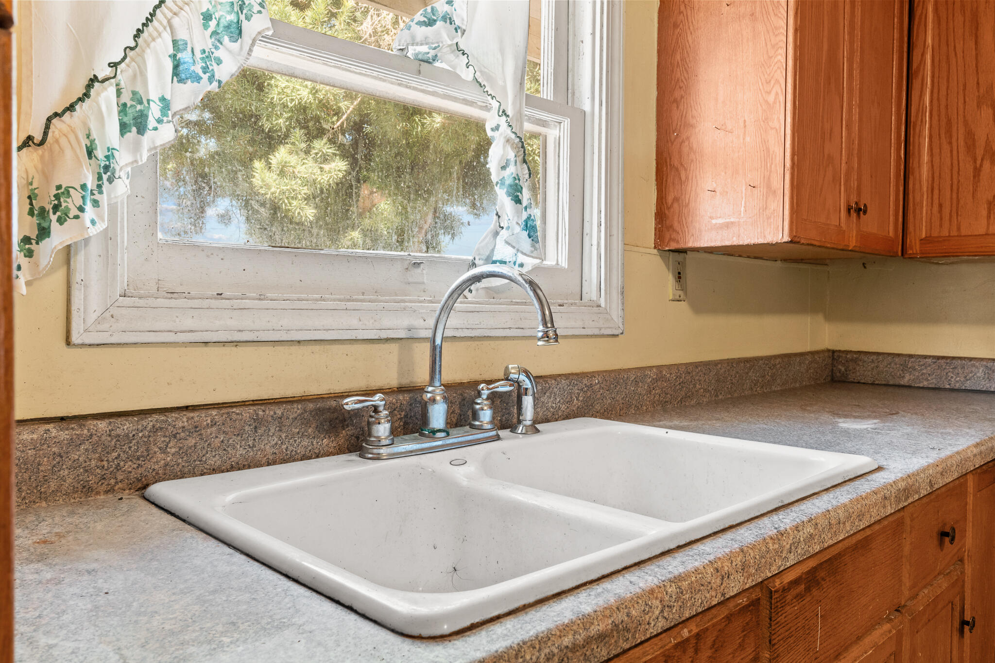 15630 Seville Ave, Visalia, CA 93292