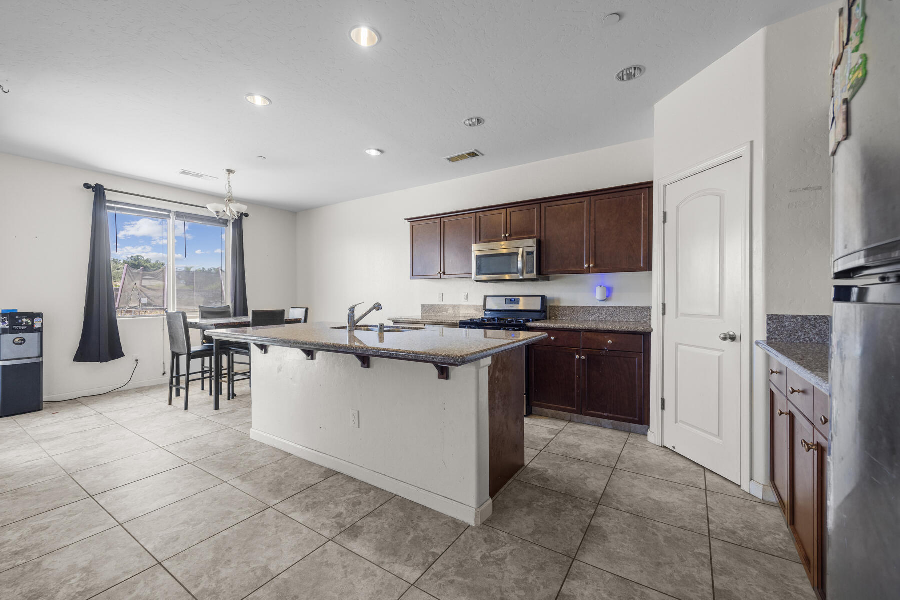 3102 SE La Vida Ct, Visalia, CA 93292