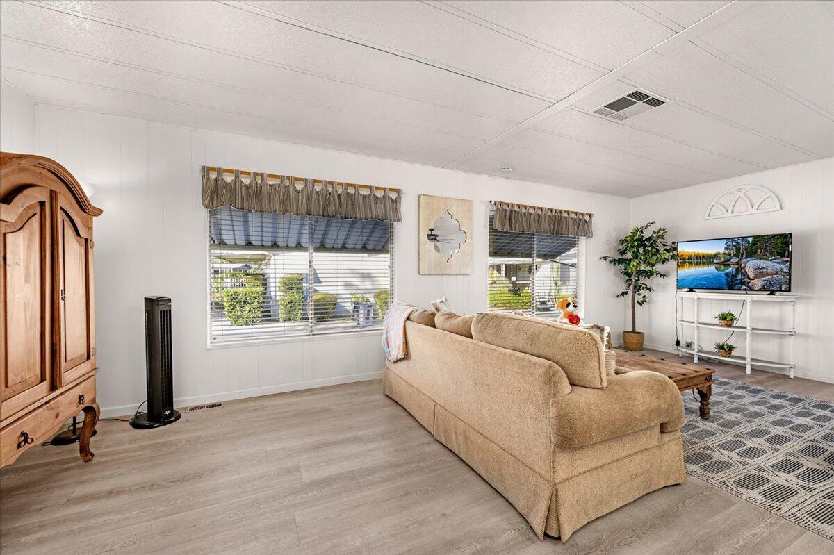 2706 W Ashlan Ave #323, Fresno, CA 93705