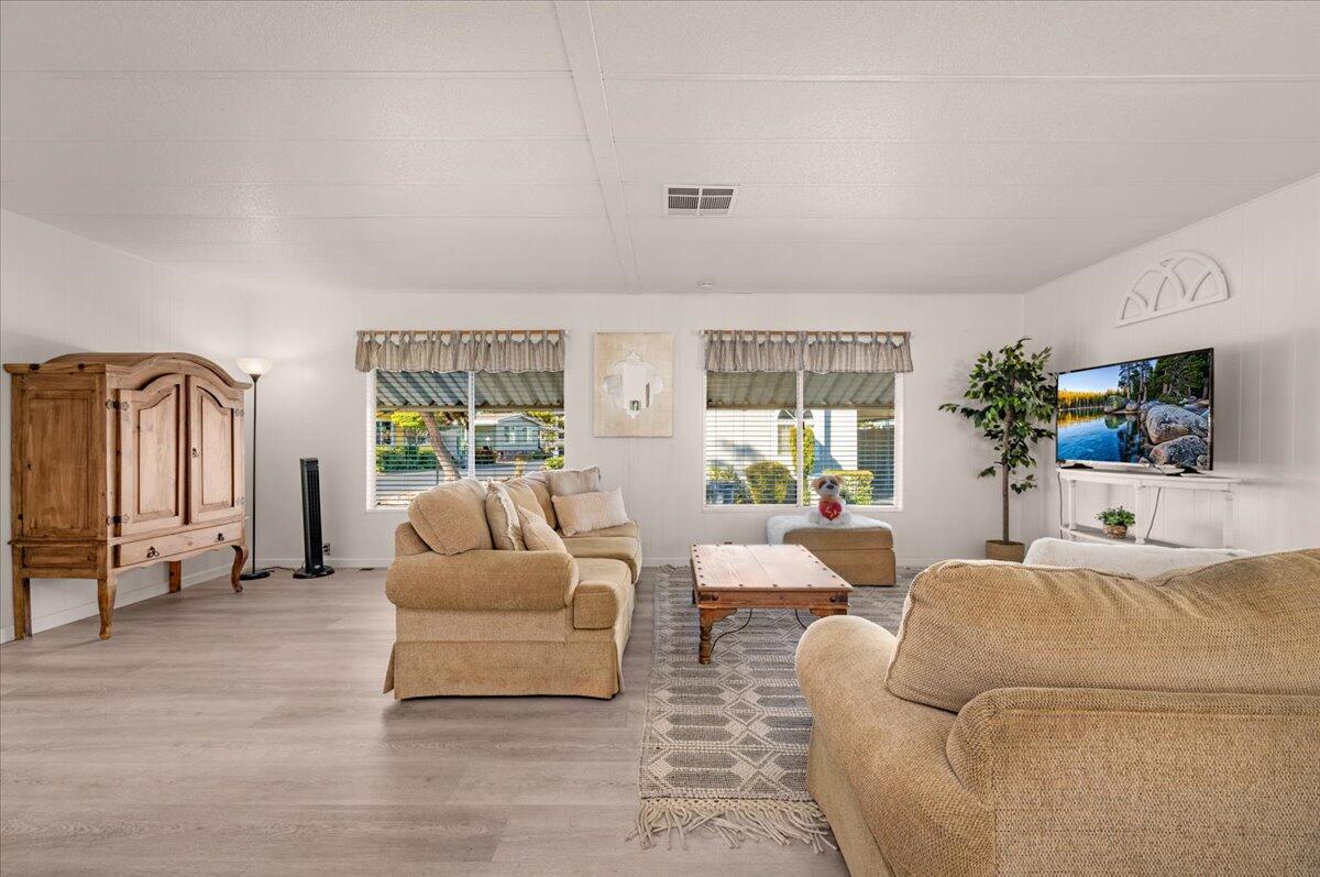 2706 W Ashlan Ave #323, Fresno, CA 93705