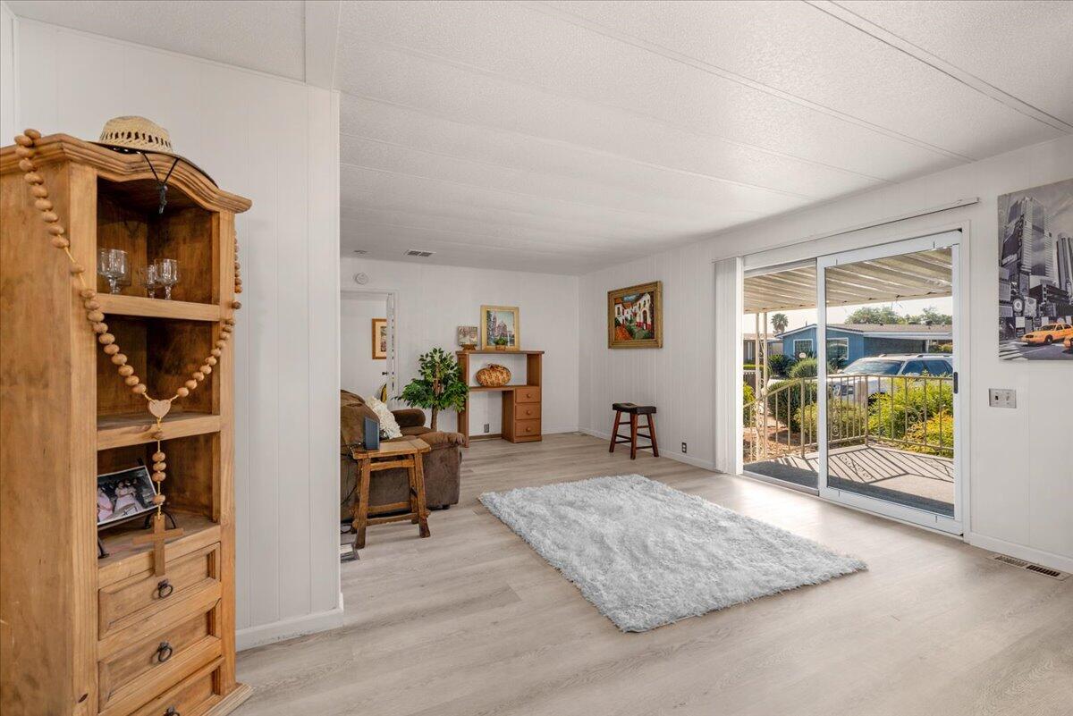 2706 W Ashlan Ave #323, Fresno, CA 93705