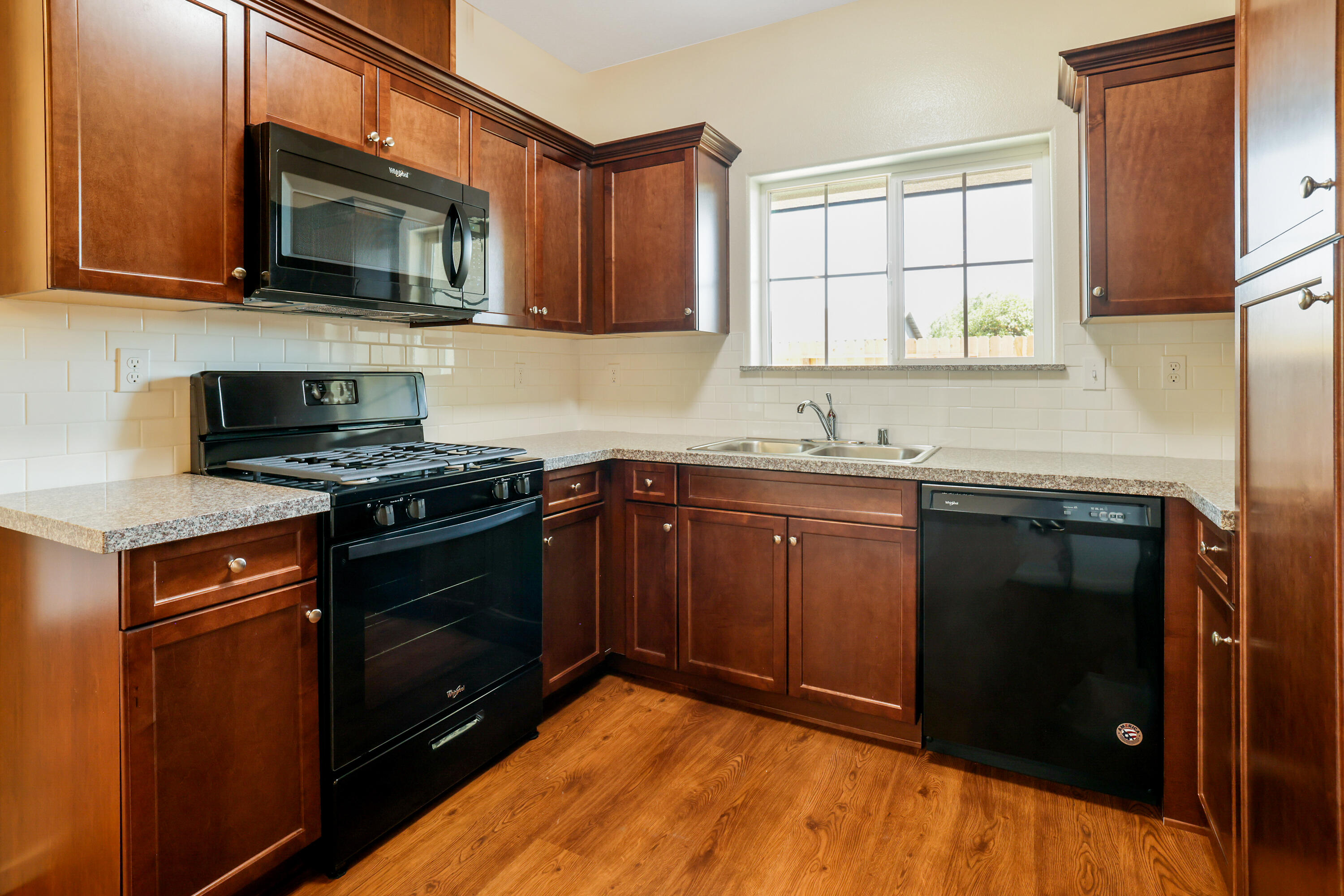 1147 W Putnam Ave, Porterville, CA 93257