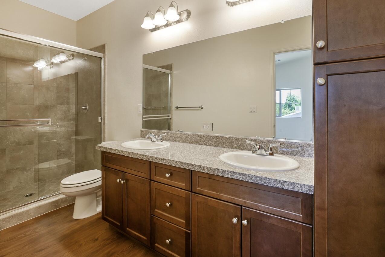 1147 W Putnam Ave, Porterville, CA 93257