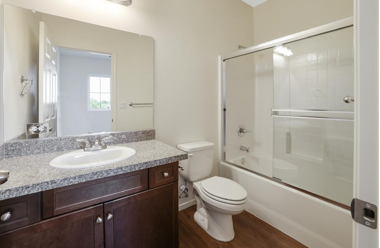 1147 W Putnam Ave, Porterville, CA 93257