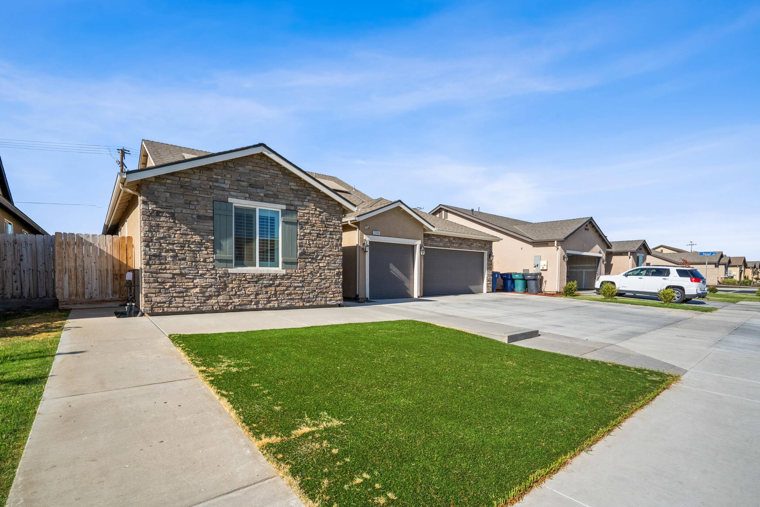 2090 Chancellor Ave, Tulare, CA 93274