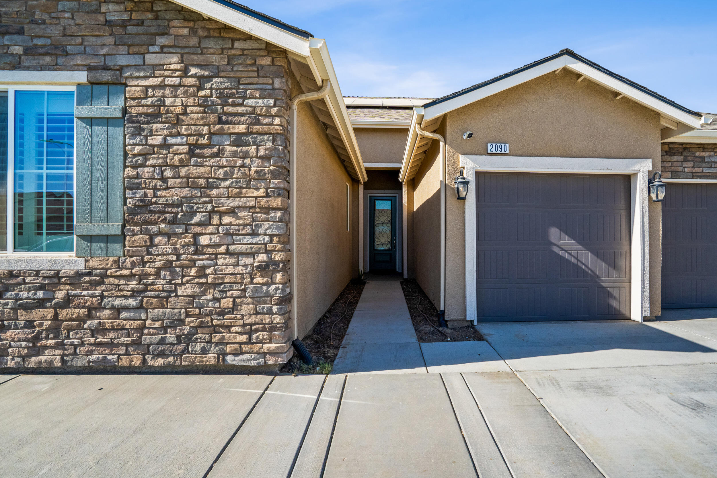 2090 Chancellor Ave, Tulare, CA 93274