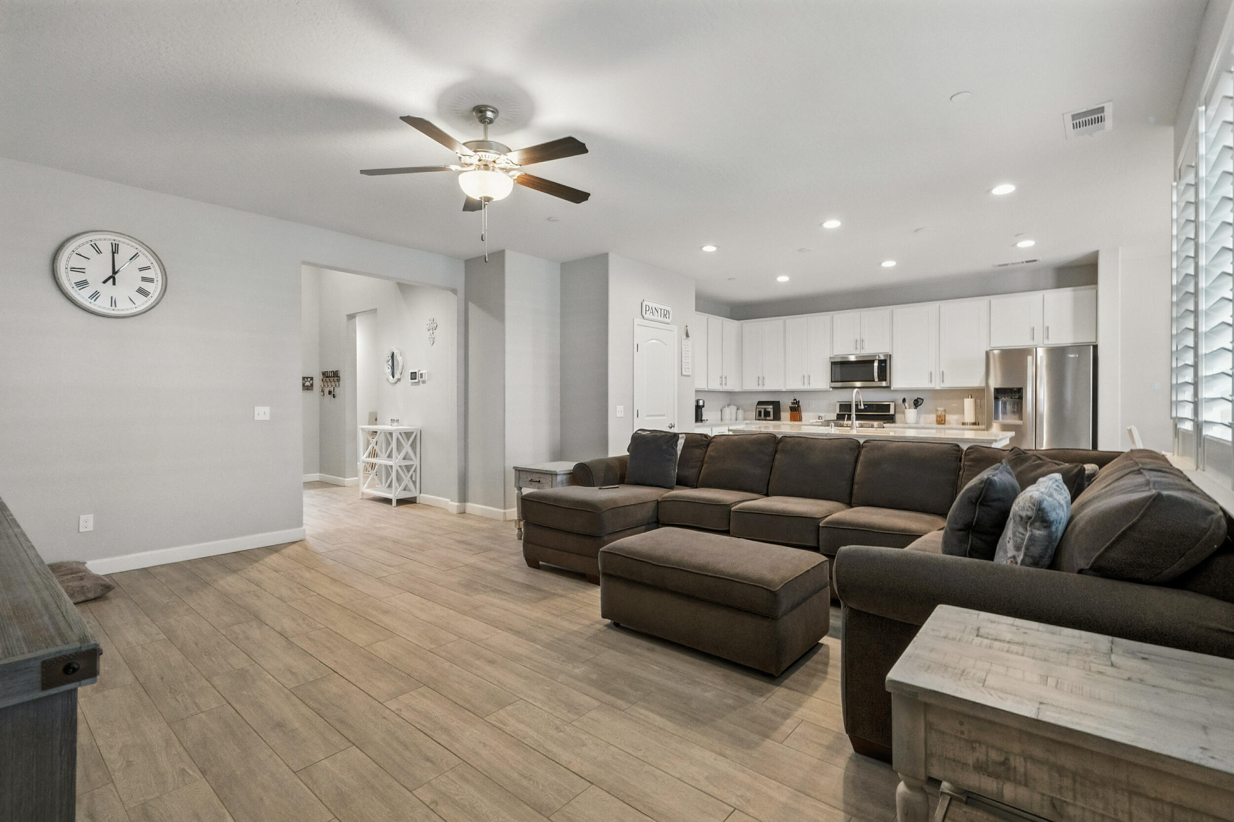 2090 Chancellor Ave, Tulare, CA 93274