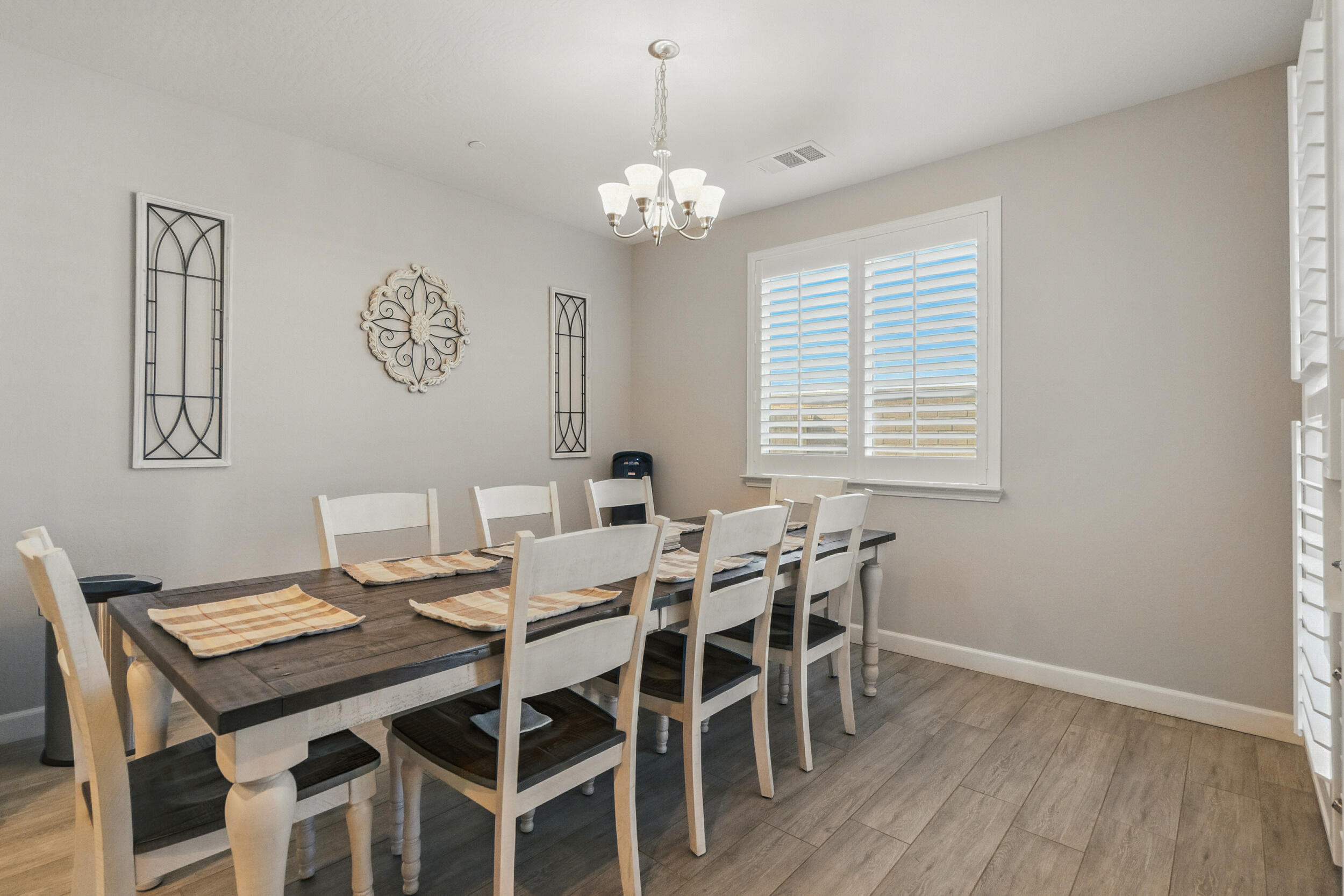 2090 Chancellor Ave, Tulare, CA 93274