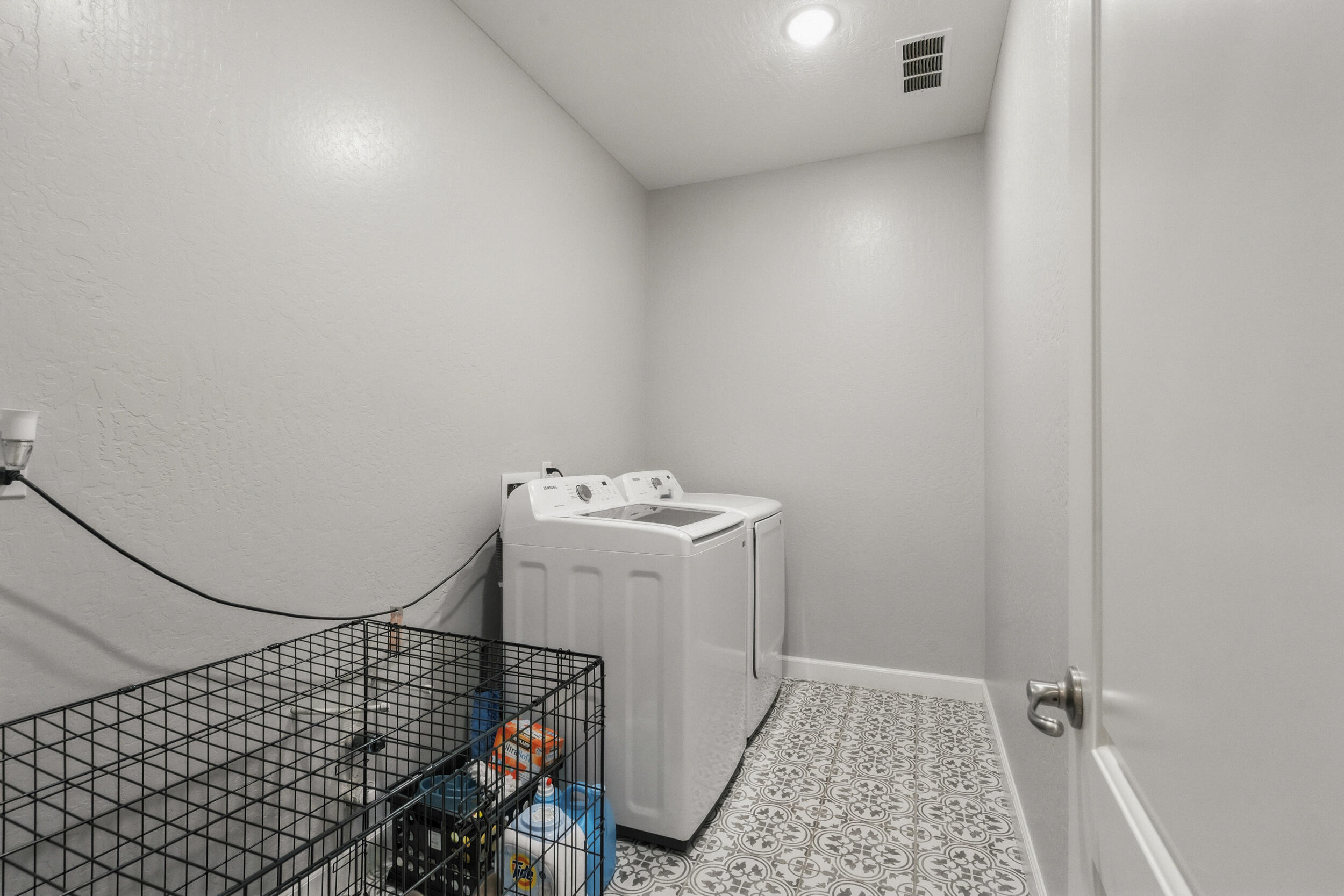 2090 Chancellor Ave, Tulare, CA 93274