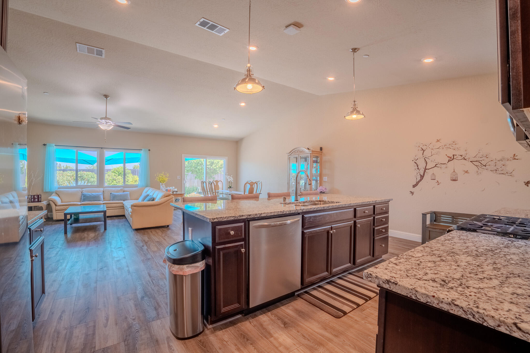 804 S Simon St, Visalia, CA 93292