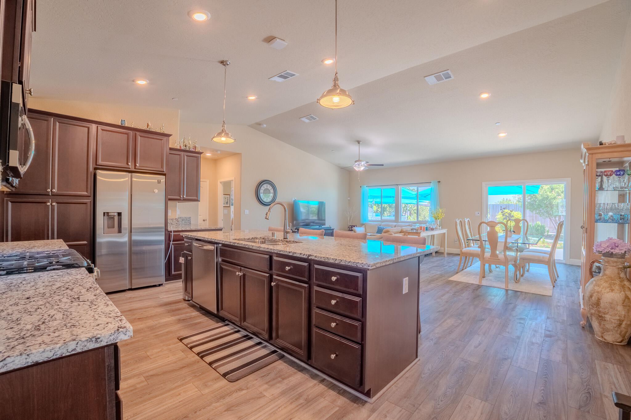 804 S Simon St, Visalia, CA 93292