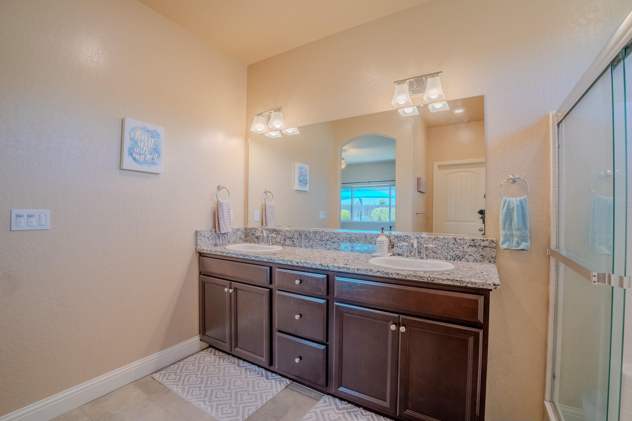 804 S Simon St, Visalia, CA 93292