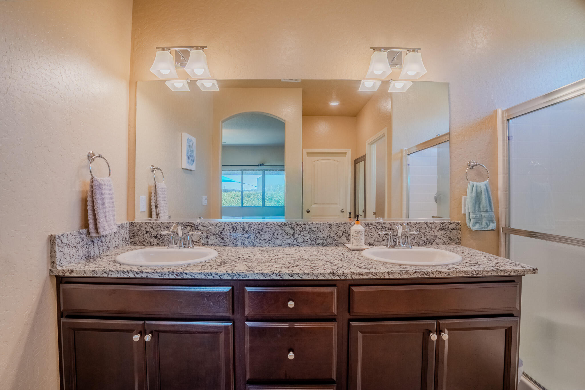 804 S Simon St, Visalia, CA 93292