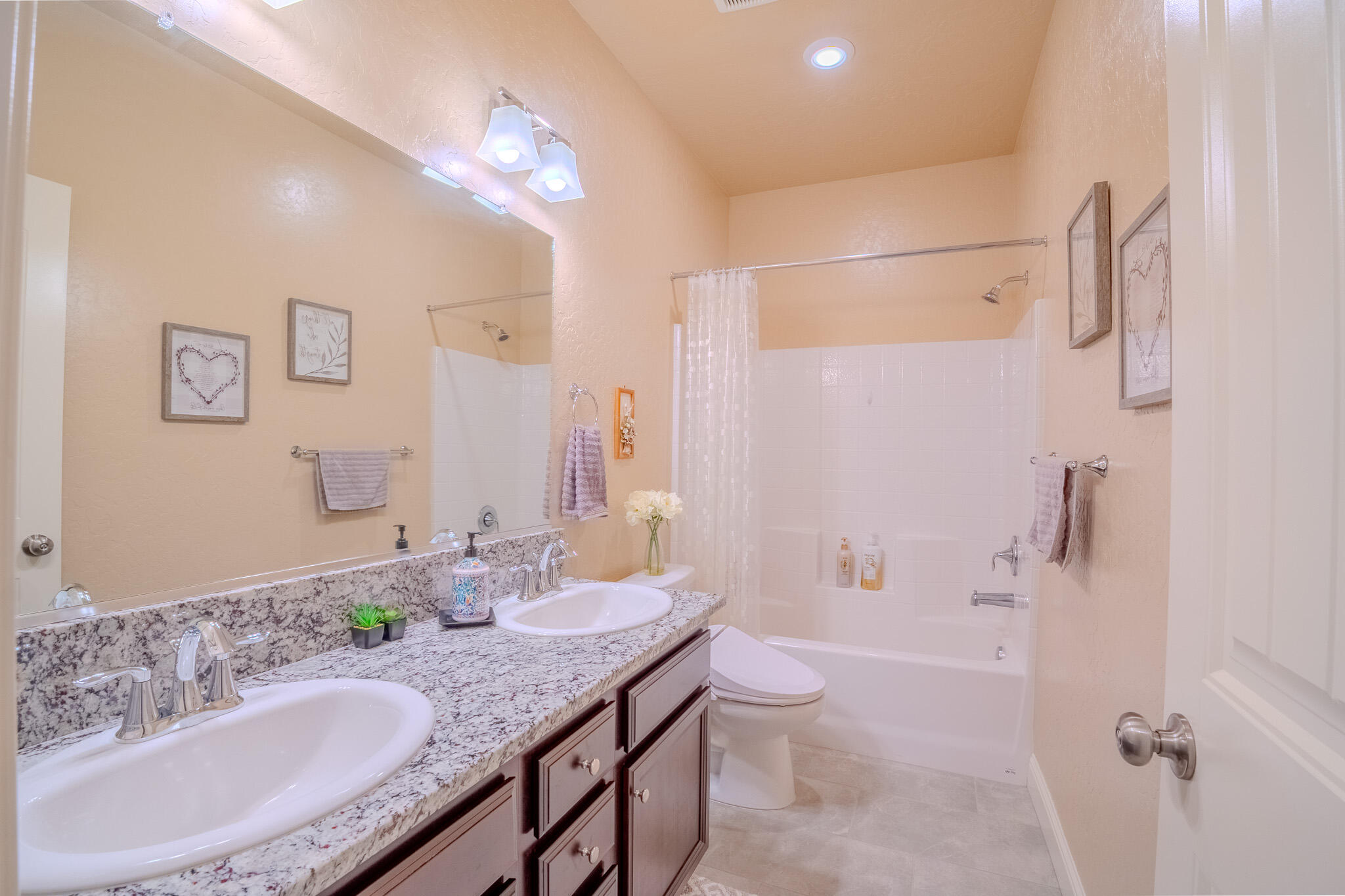 804 S Simon St, Visalia, CA 93292